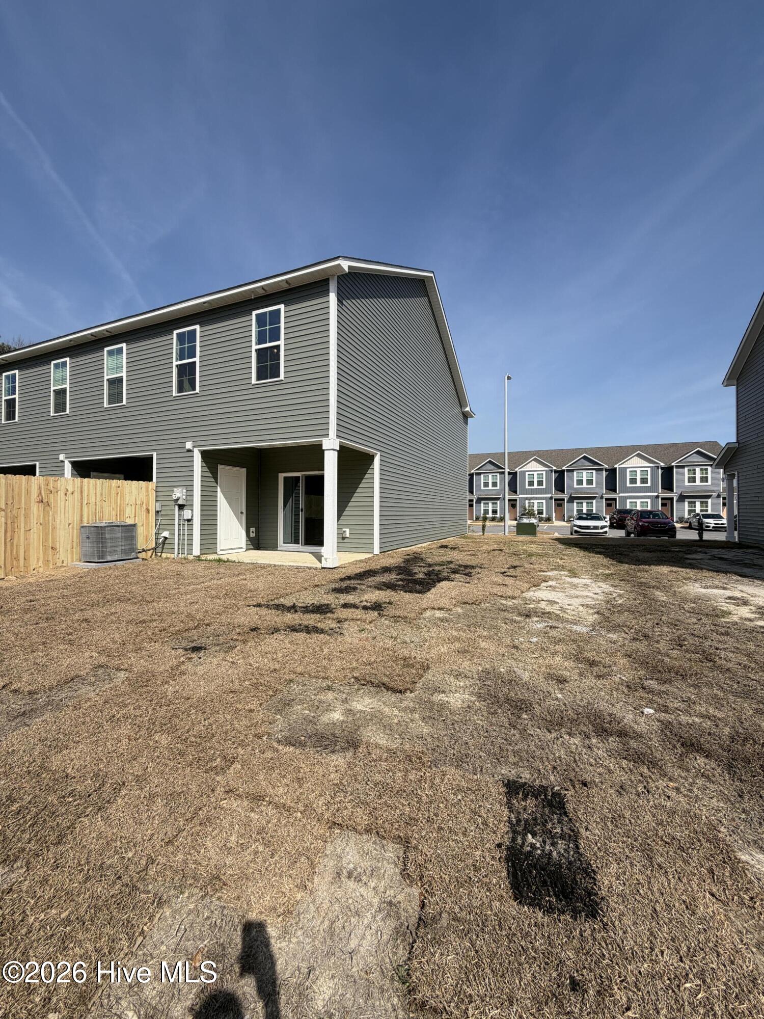 100558167 | Photo 30