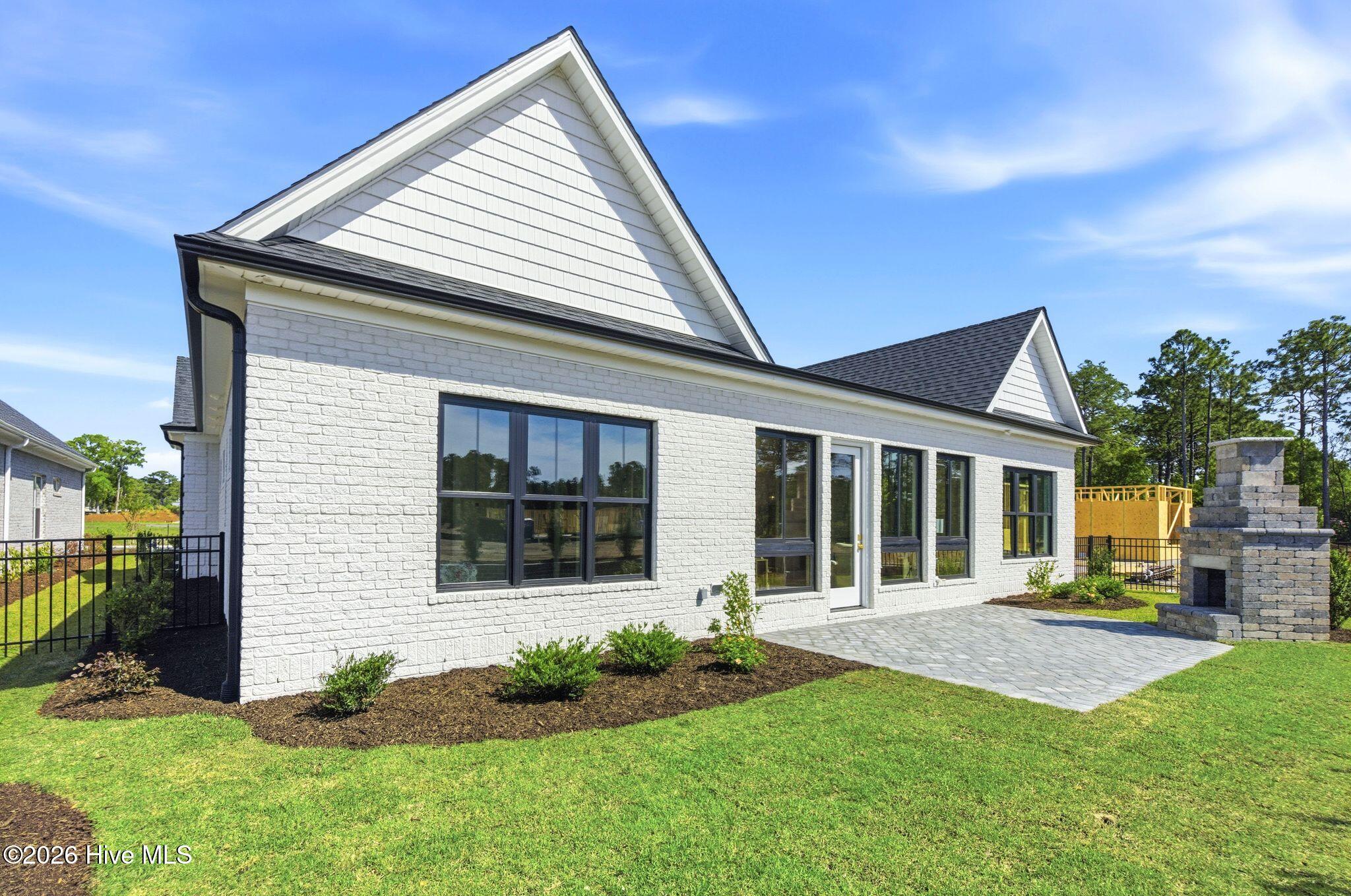 100570119 | Photo 65