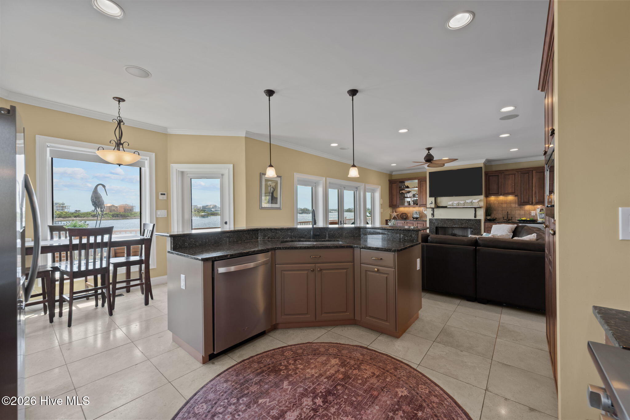 100568549 | Photo 20