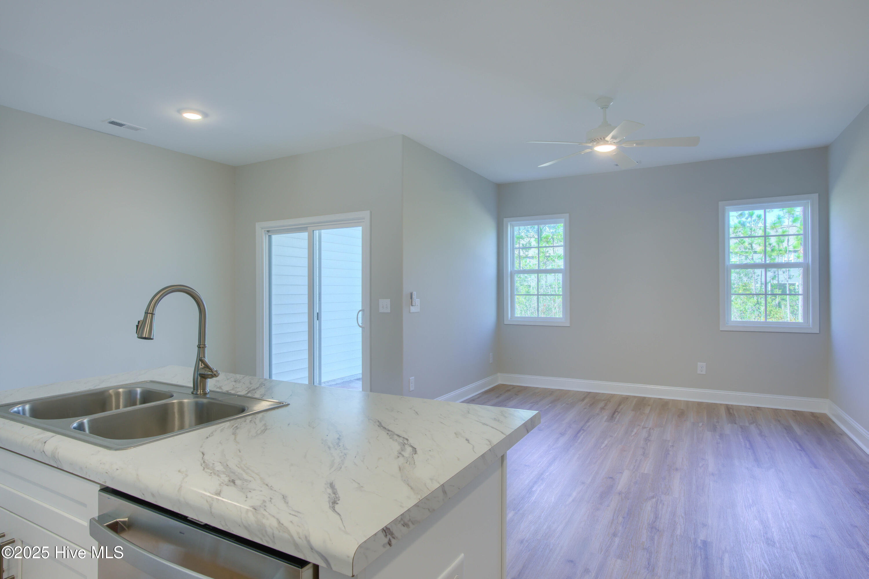 100495056 | Photo 14