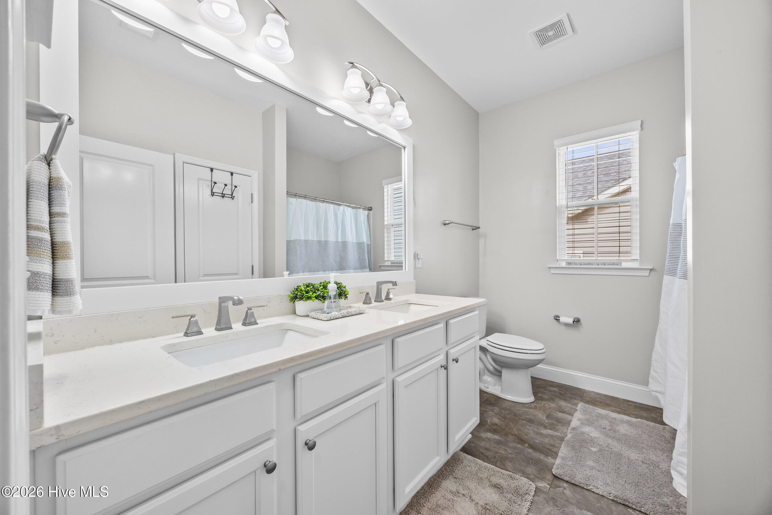 100553871 | Photo 16