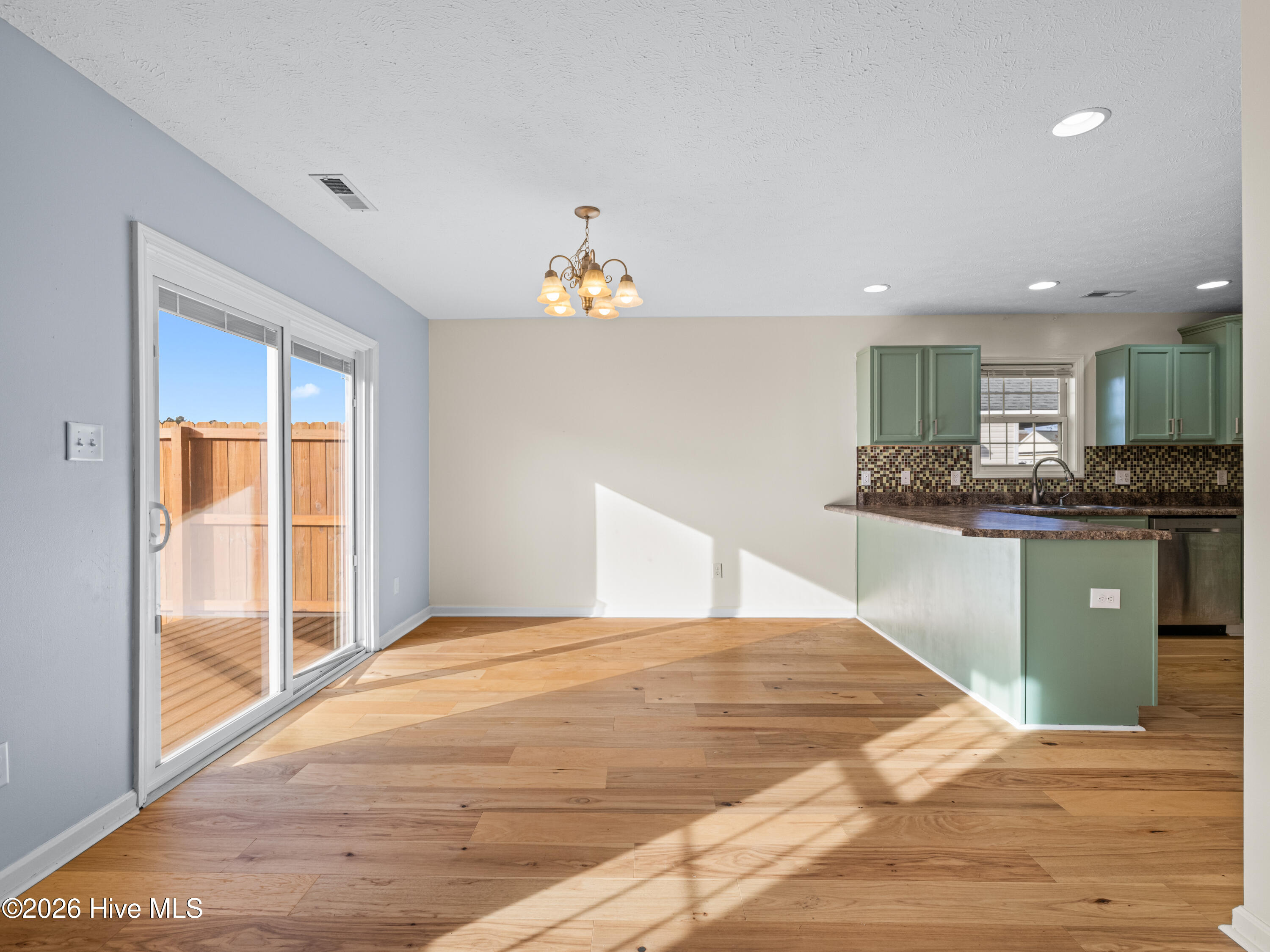 100547952 | Photo 13