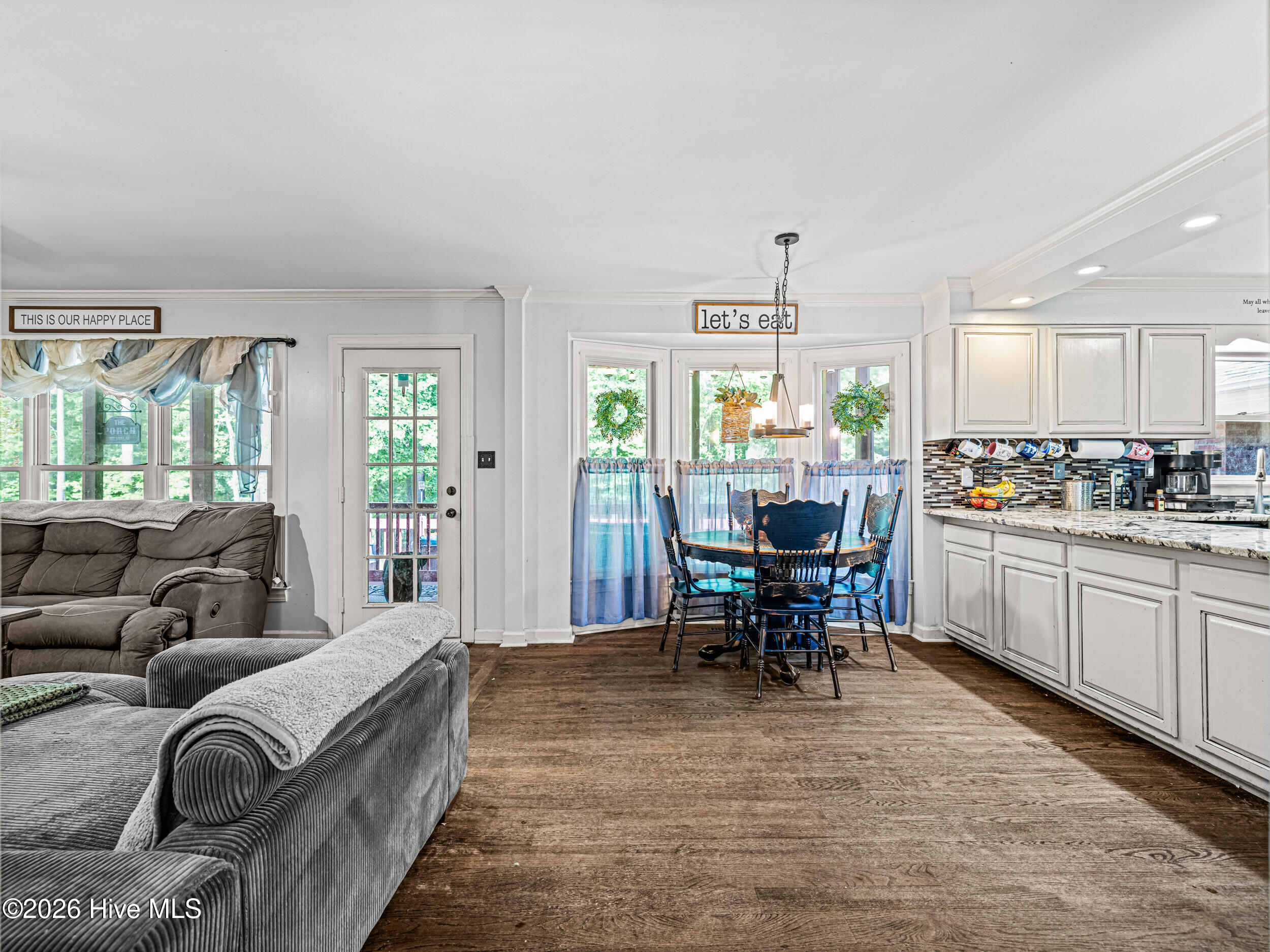 100570486 | Photo 19