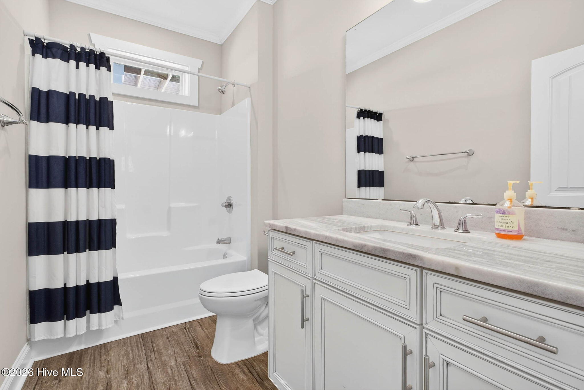 100563982 | Photo 52