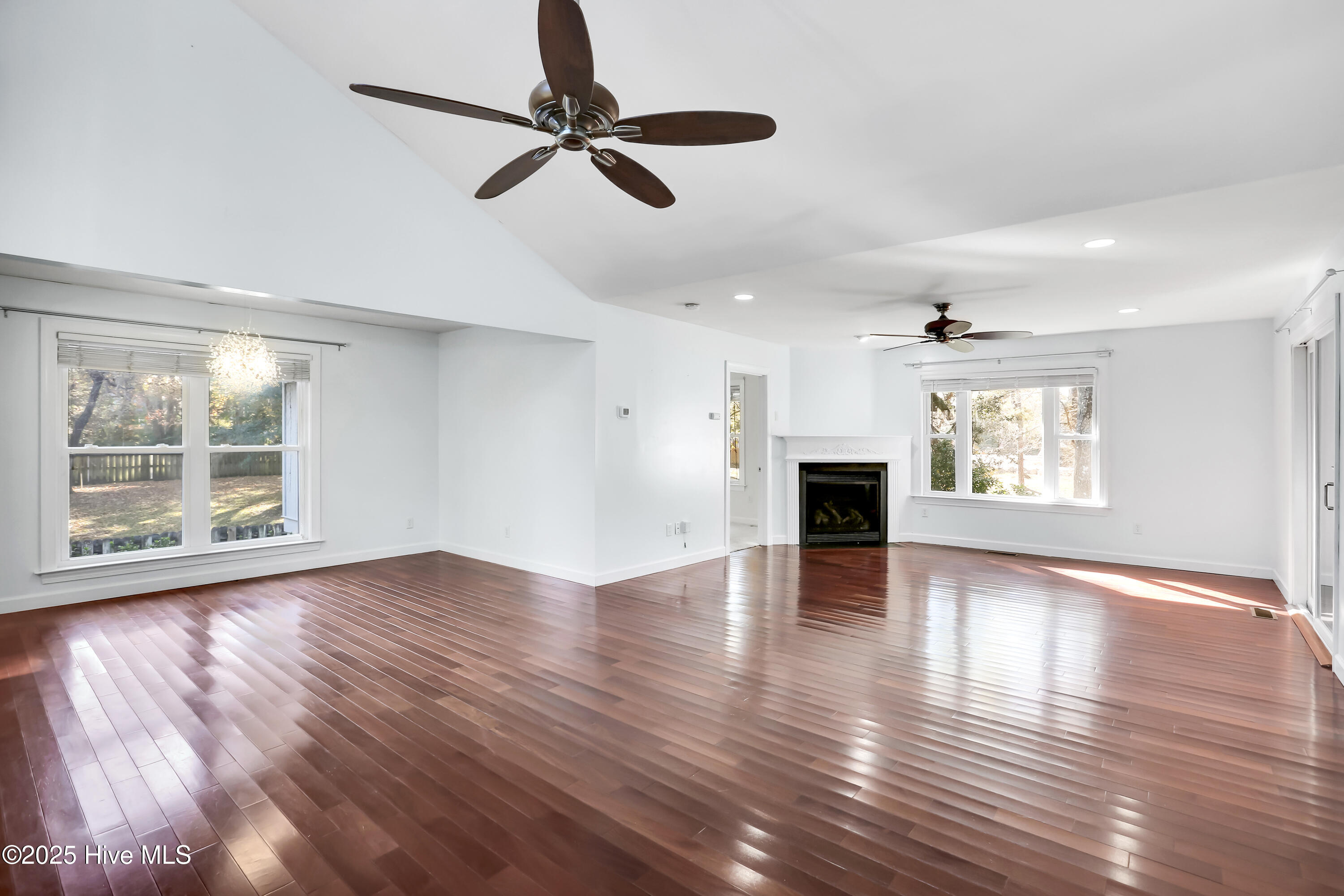 100543025 | Photo 16