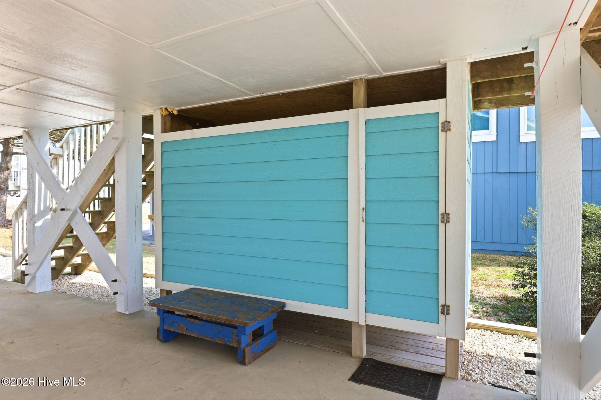 100558178 | Photo 51