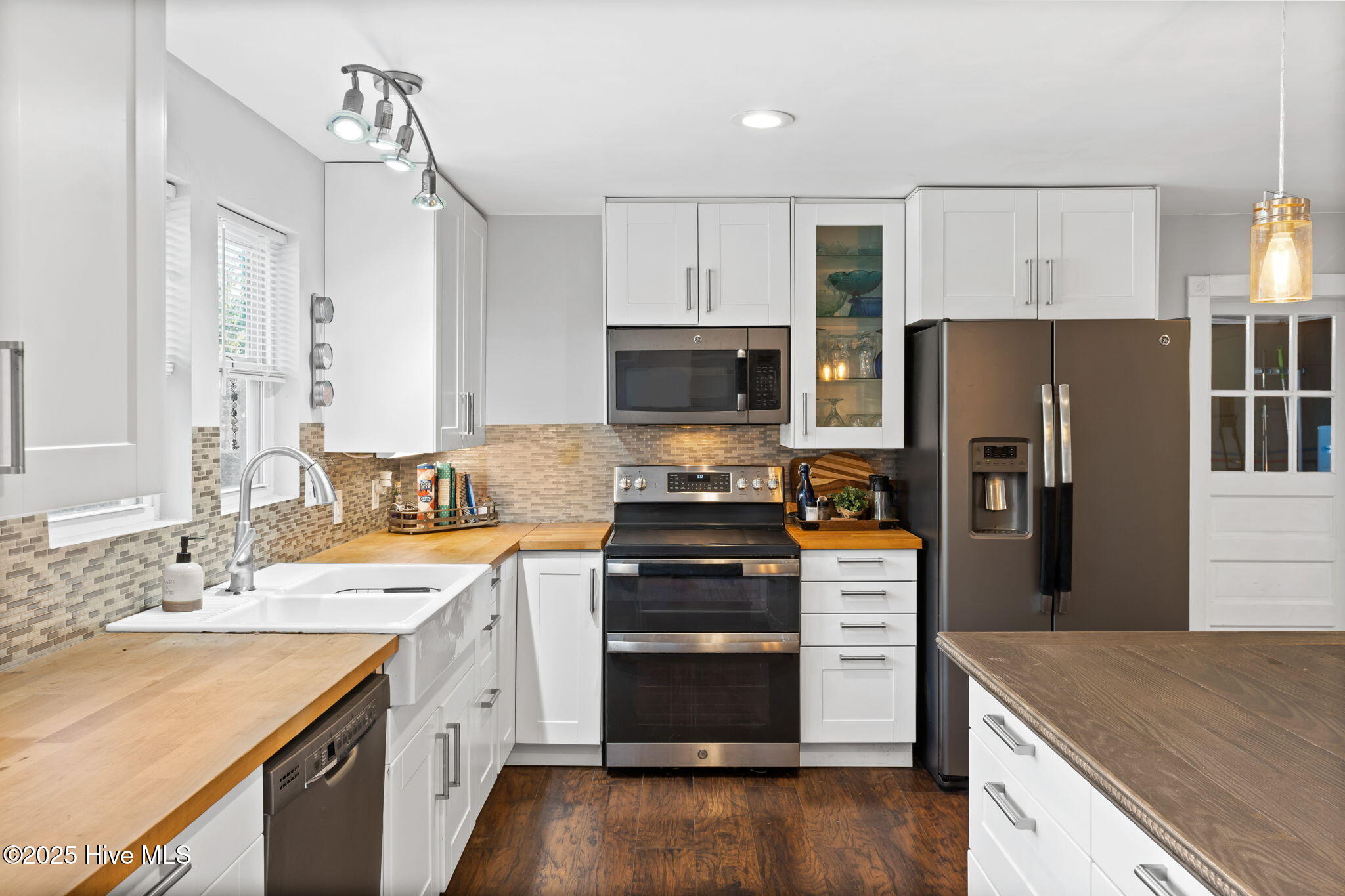 100538220 | Photo 17