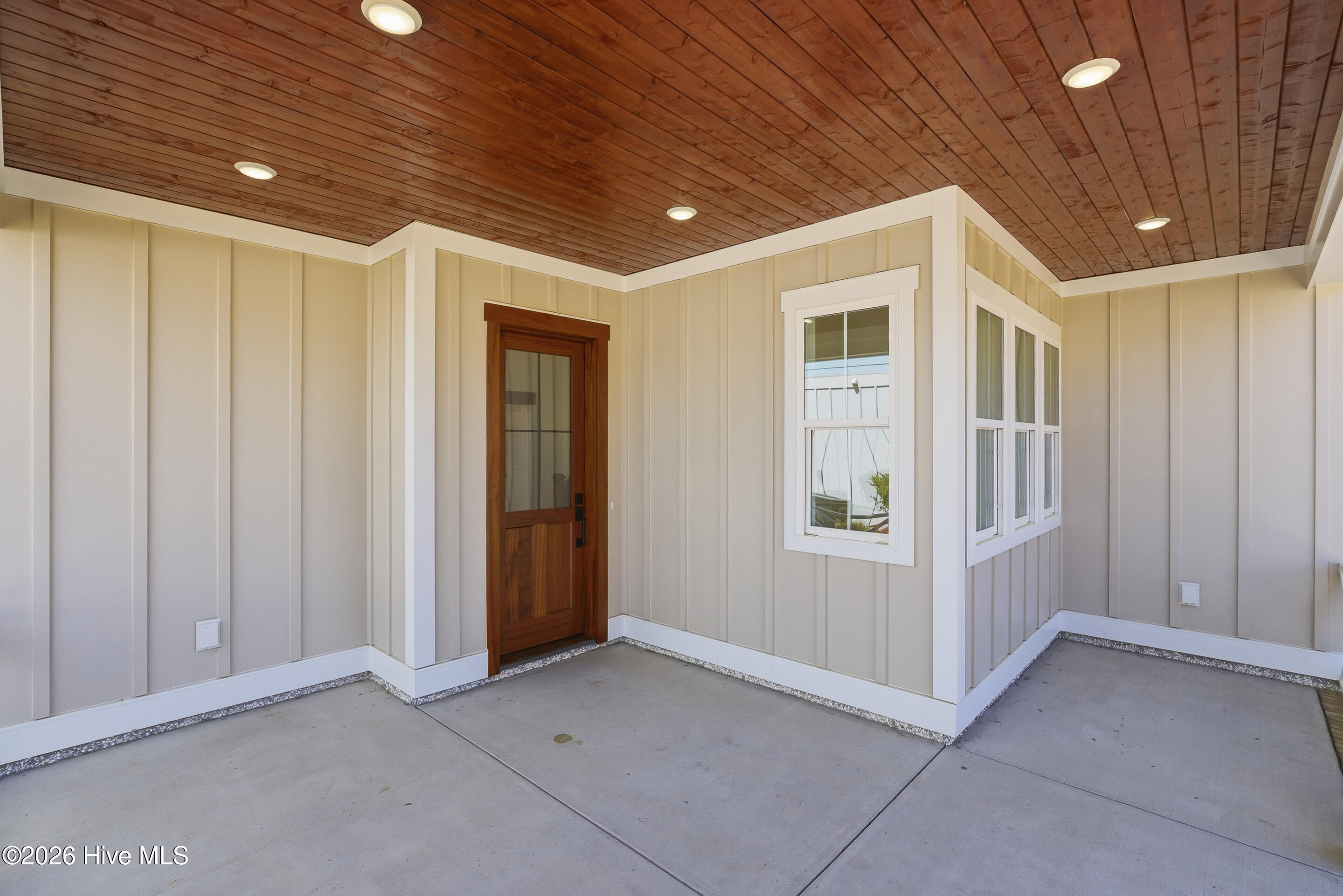 100564913 | Photo 11