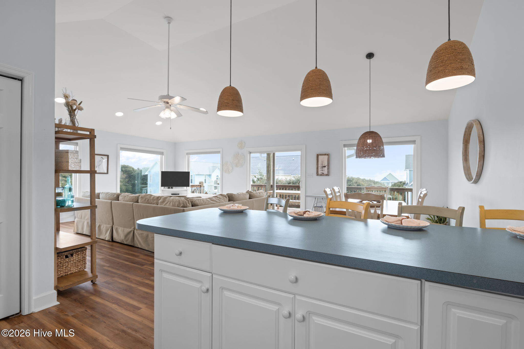 100547357 | Photo 30