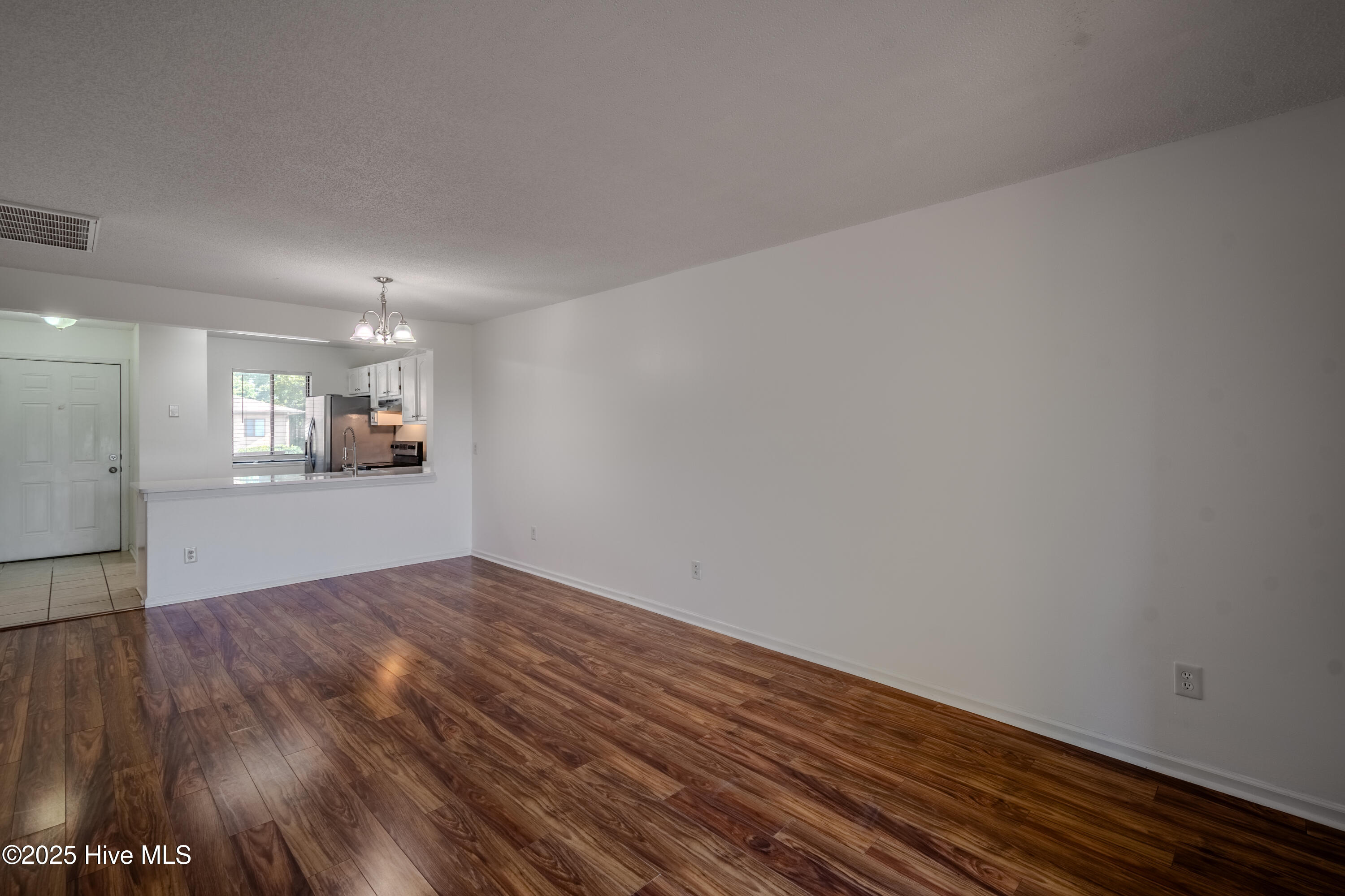 100534188 | Photo 13