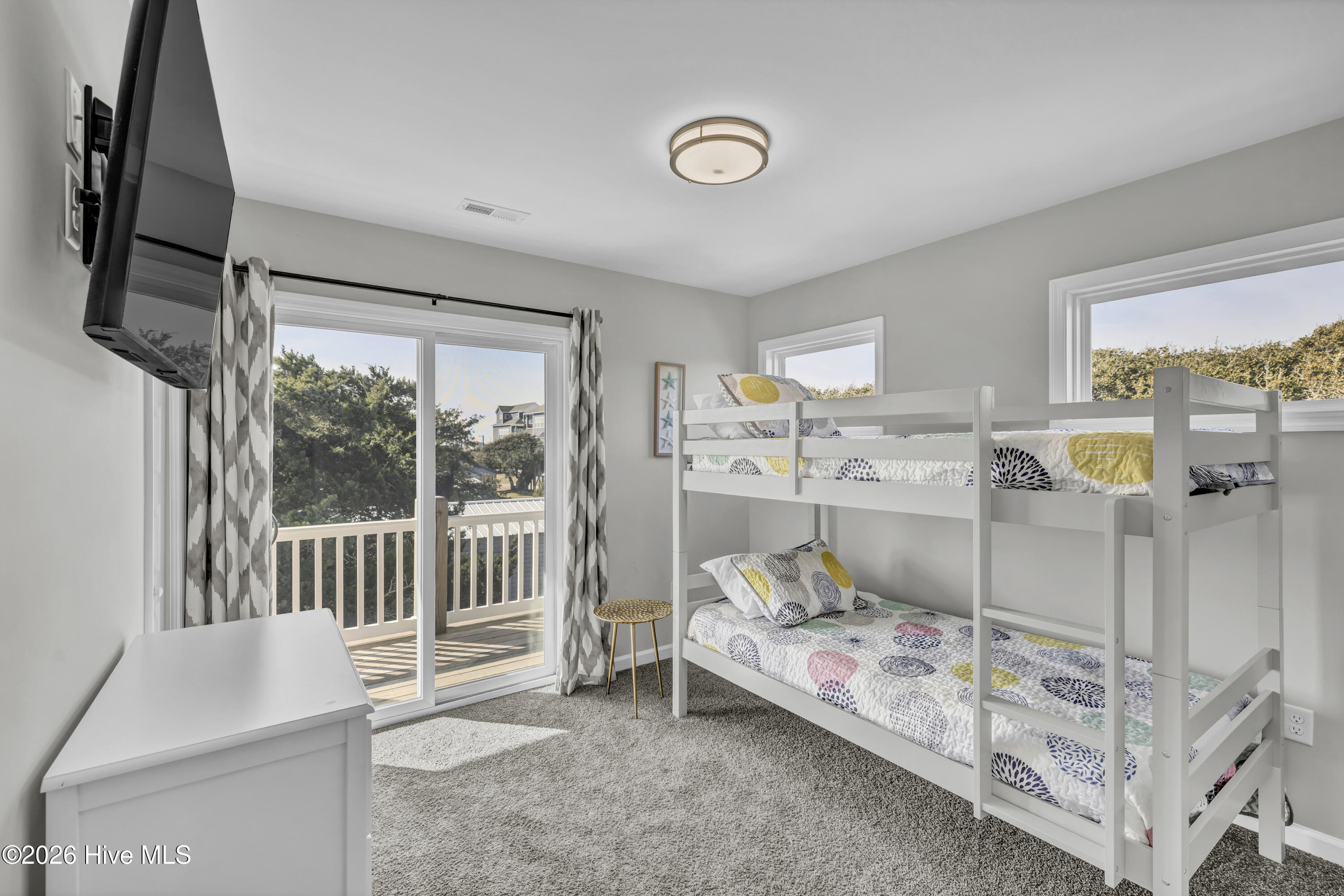 100547519 | Photo 36