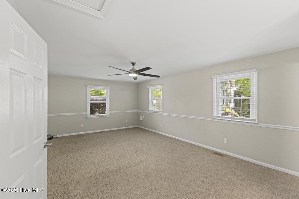 100570465 | Photo 31