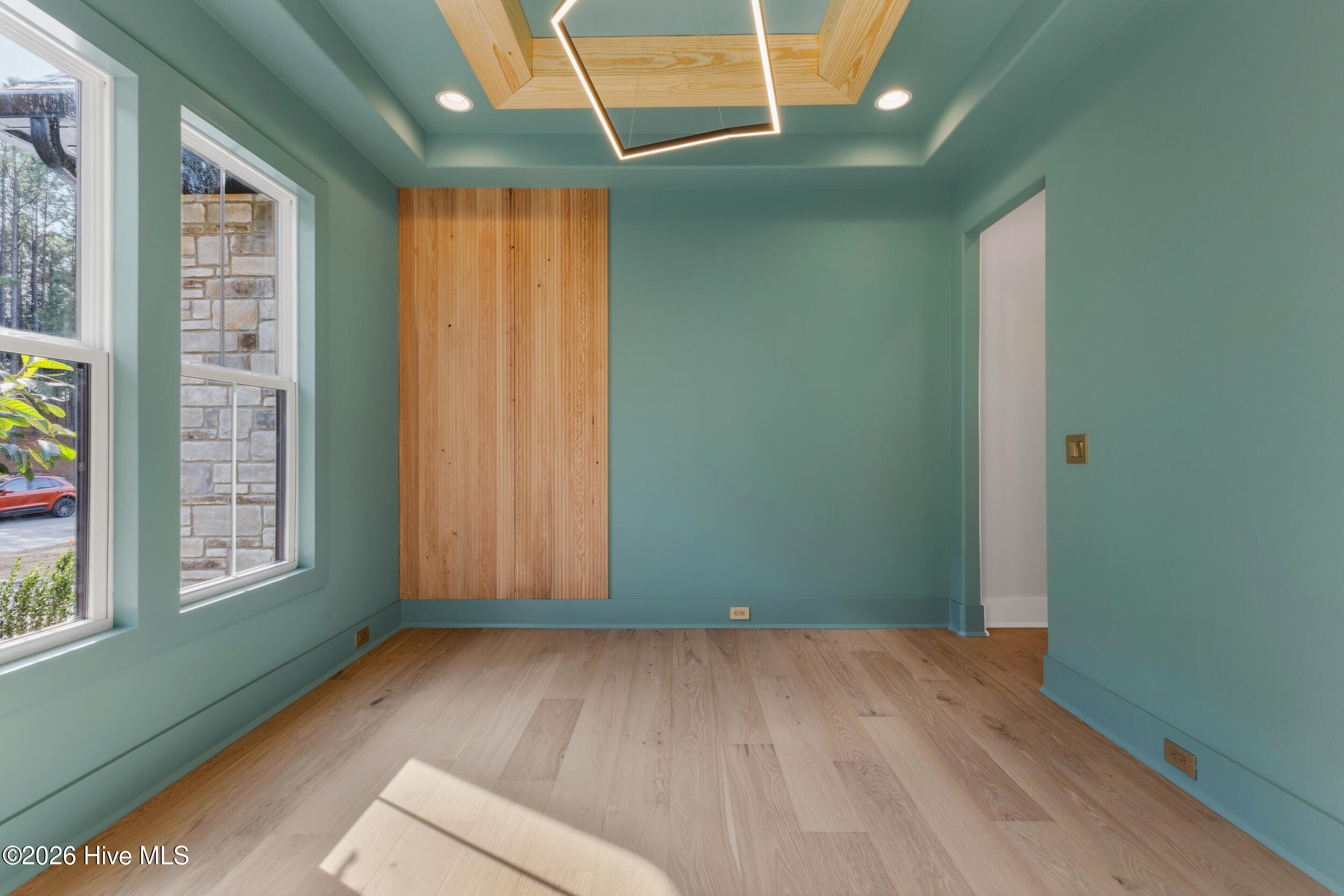 100556188 | Photo 32