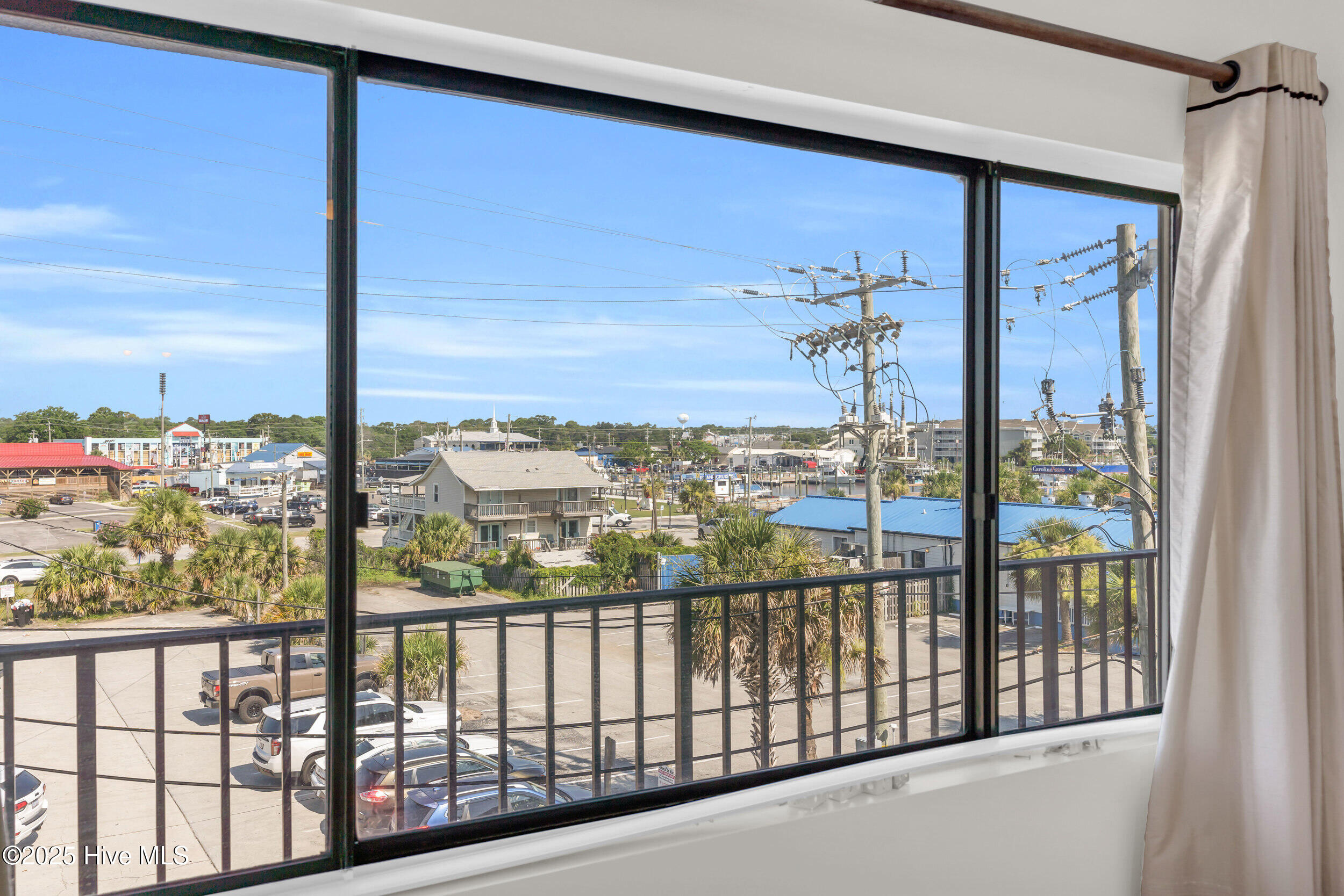 100516351 | Photo 18