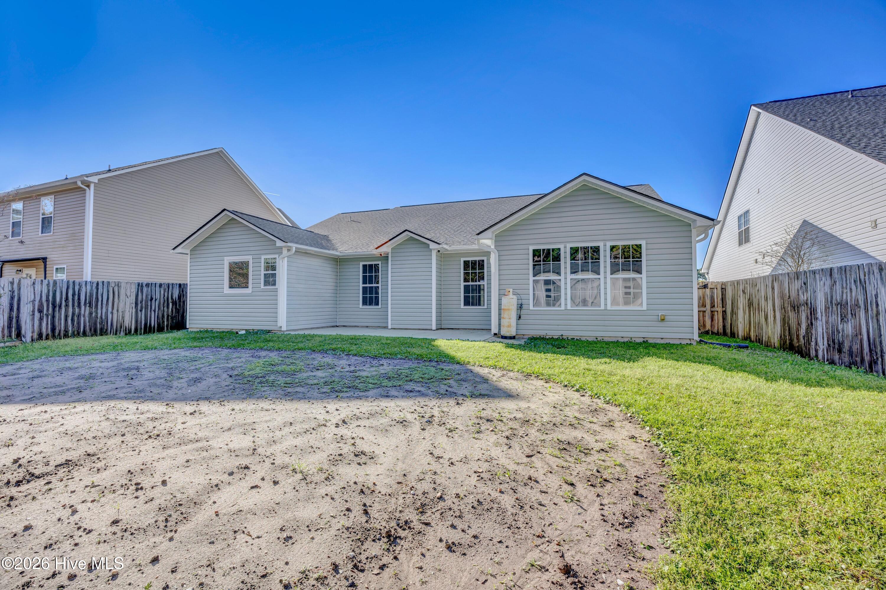 100560995 | Photo 25