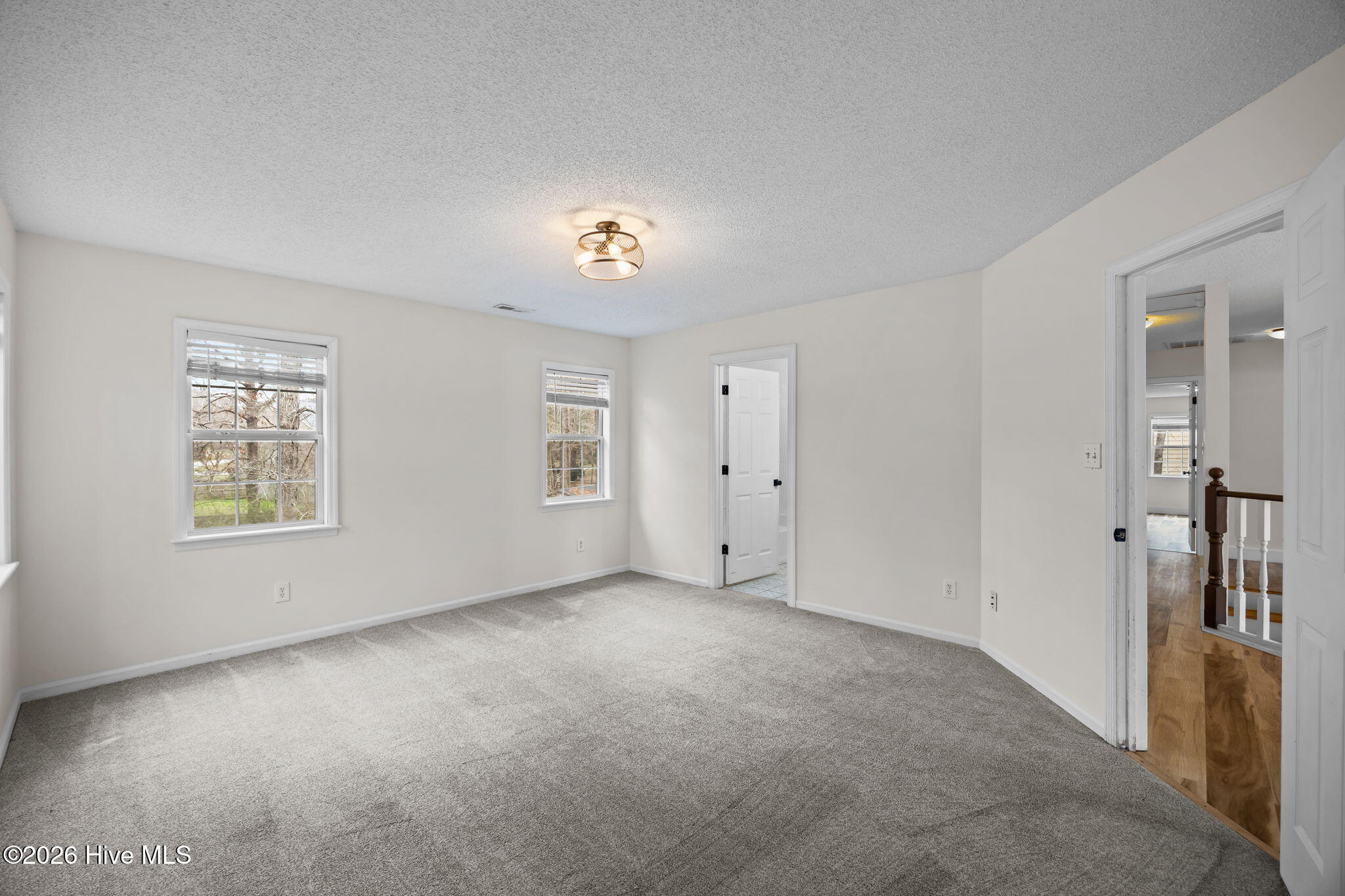 100557636 | Photo 15