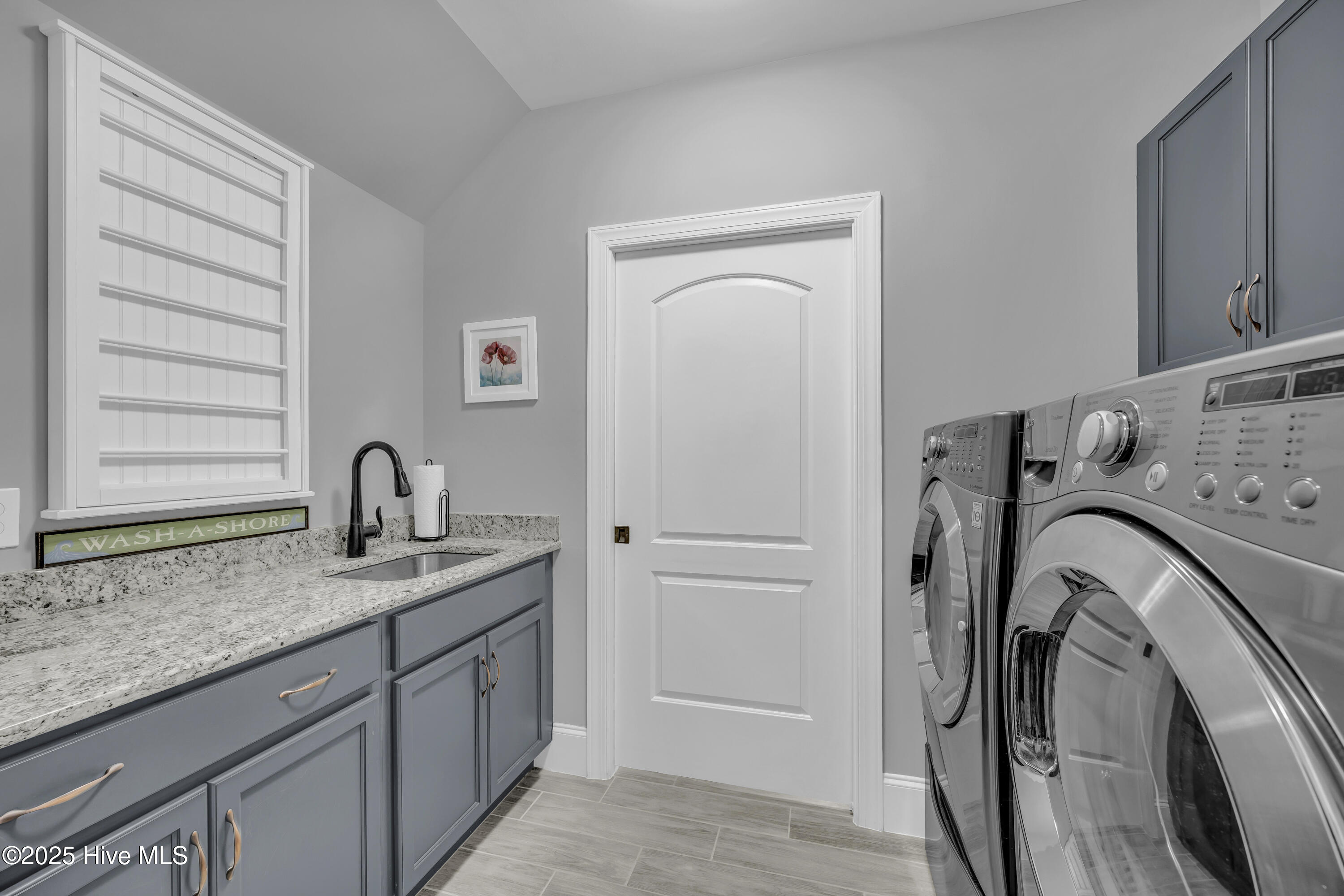 100546758 | Photo 36