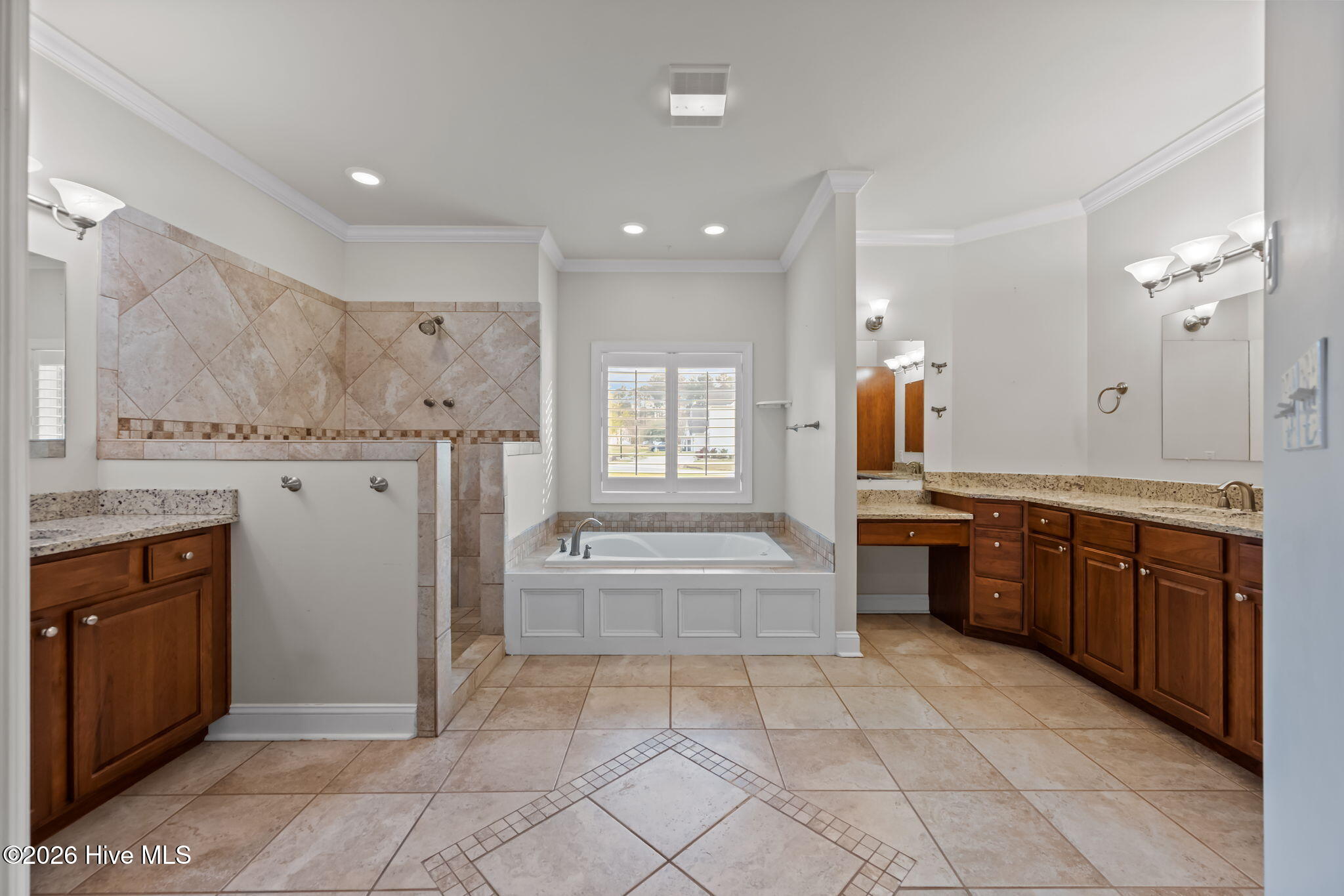 100562533 | Photo 39