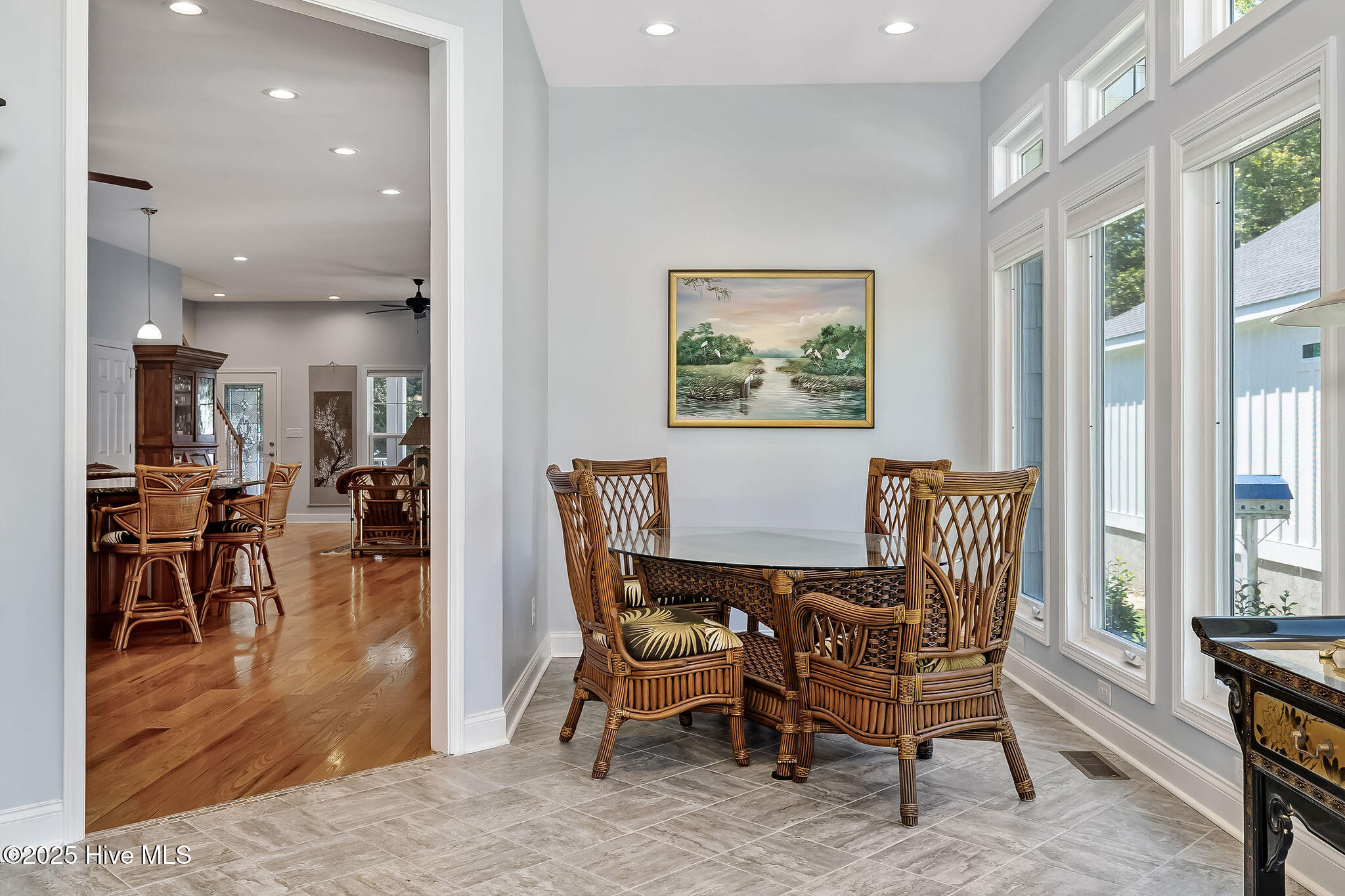 100534572 | Photo 23