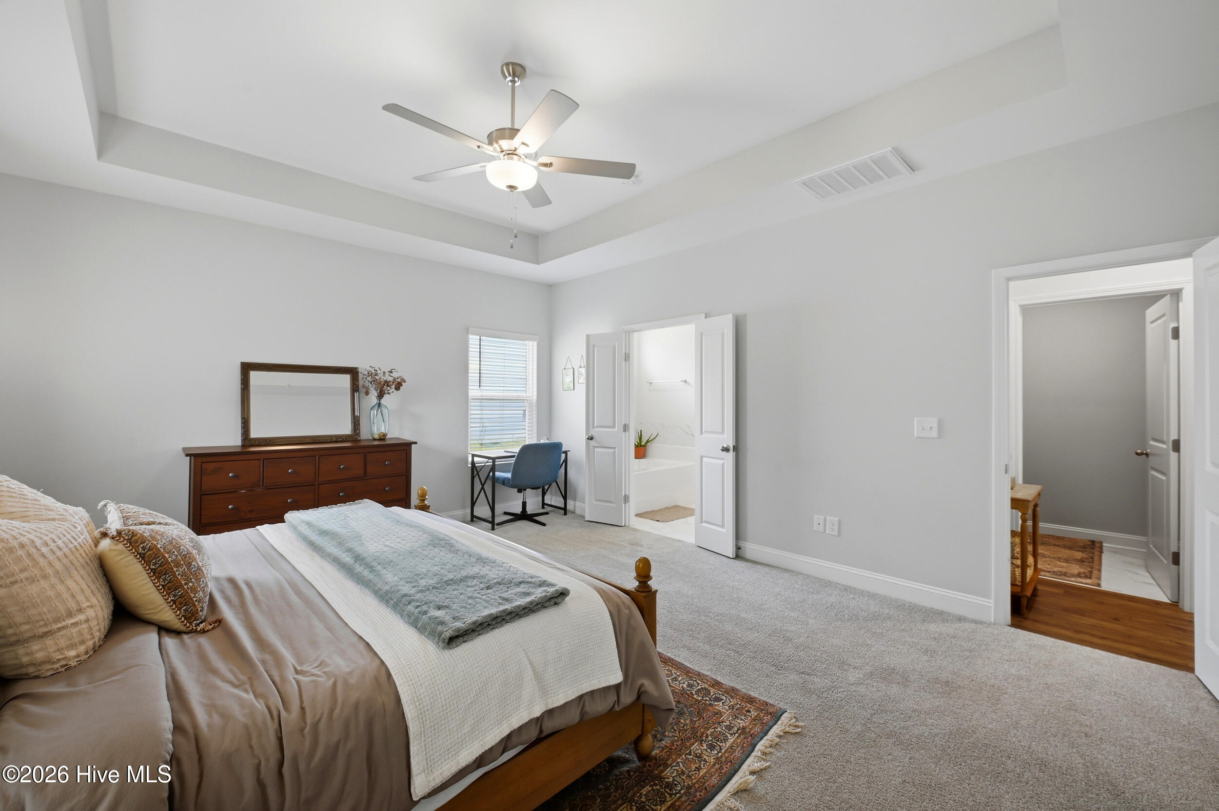 100562892 | Photo 18