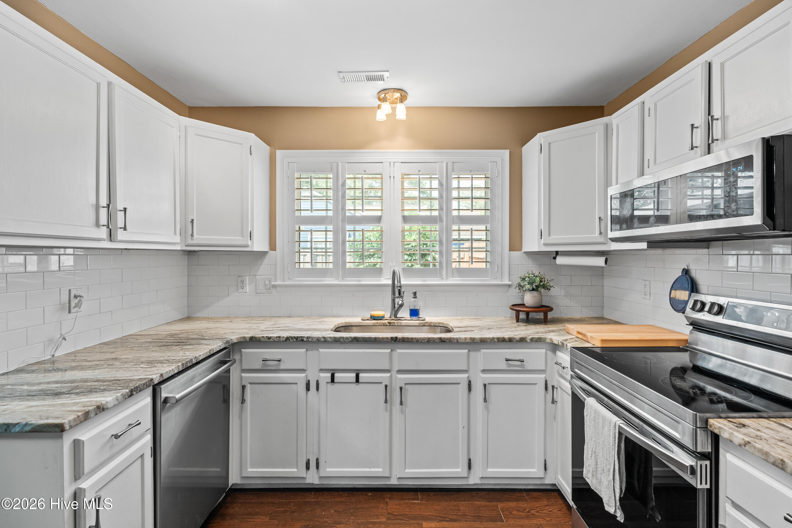 100592467 | Photo 7