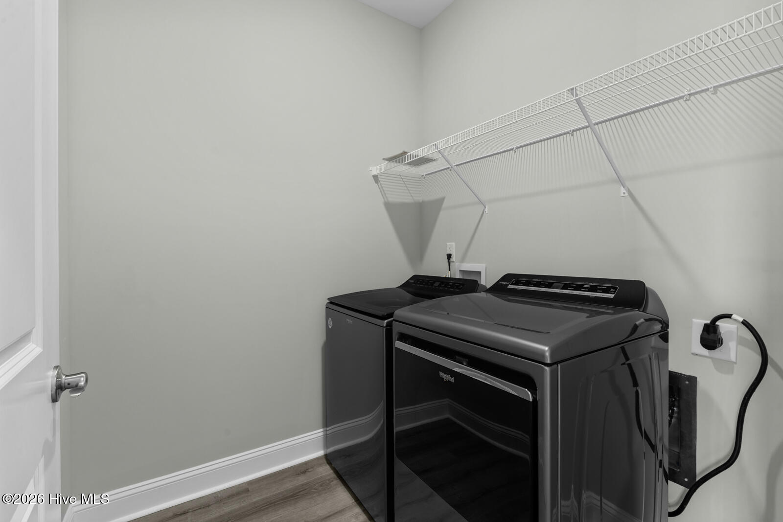 100560186 | Photo 23