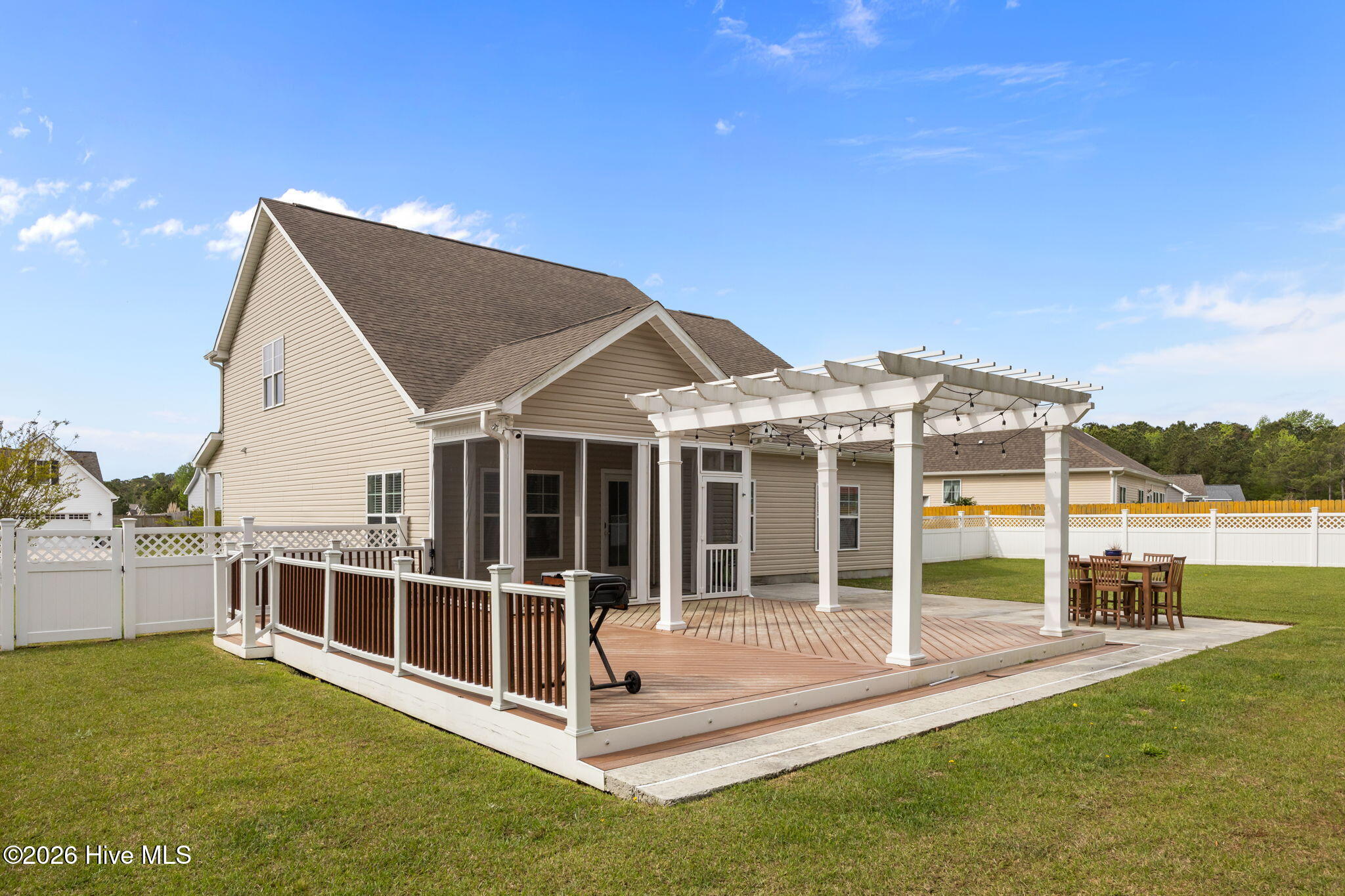 100567185 | Photo 33