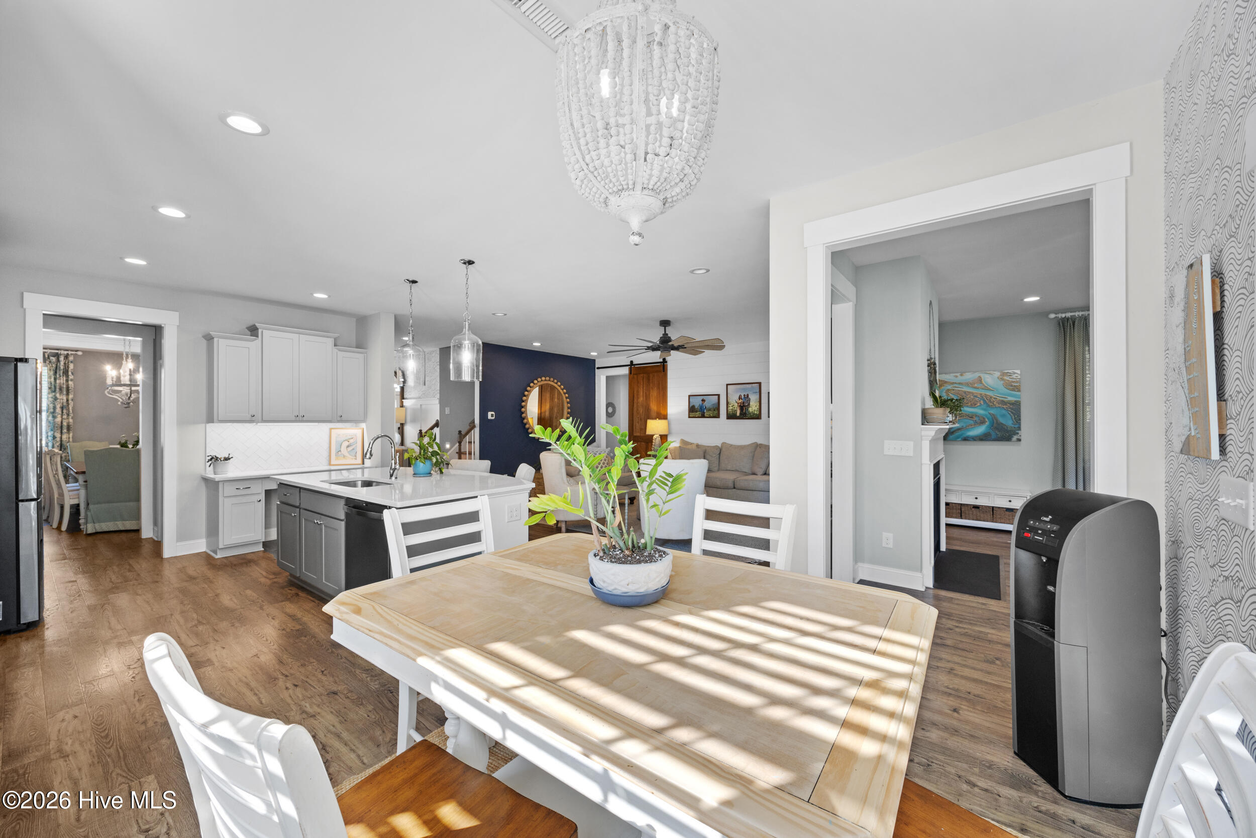 100566940 | Photo 23