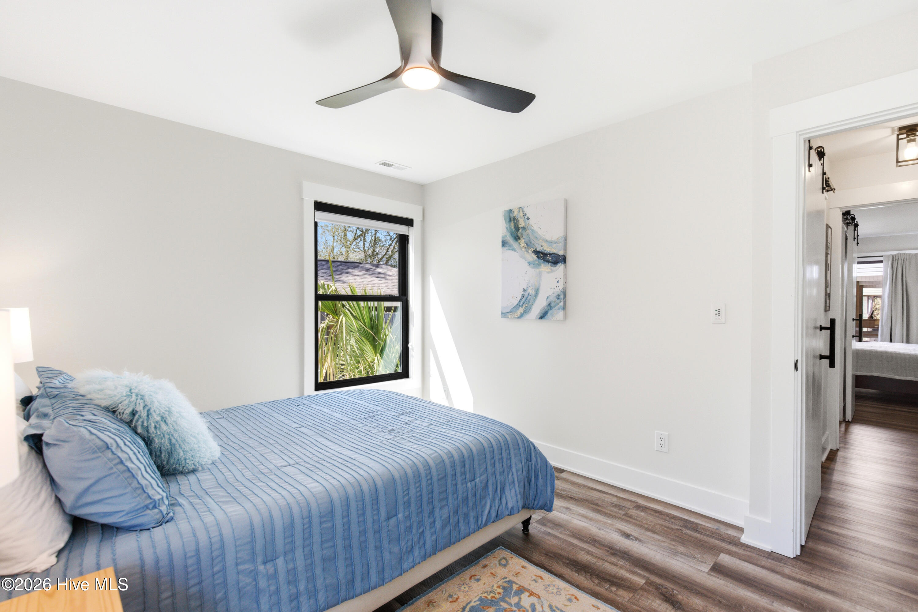 100564276 | Photo 27