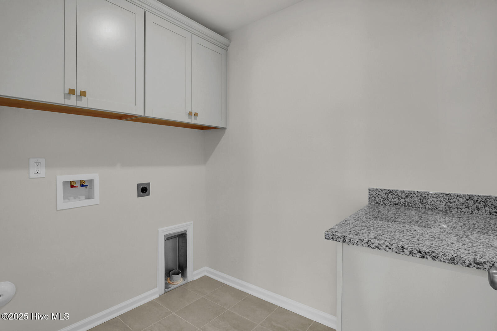 100559262 | Photo 25