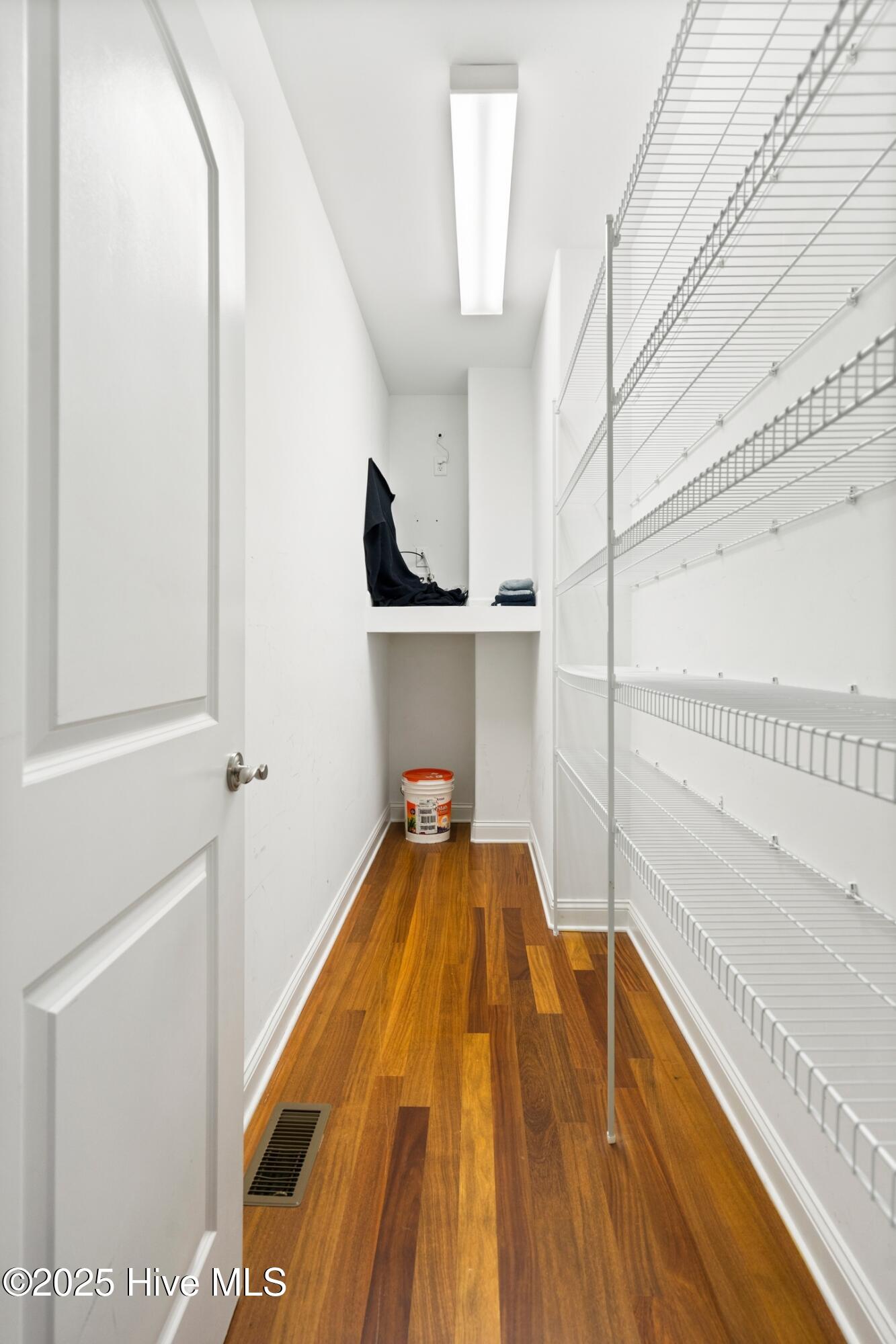 100518438 | Photo 28