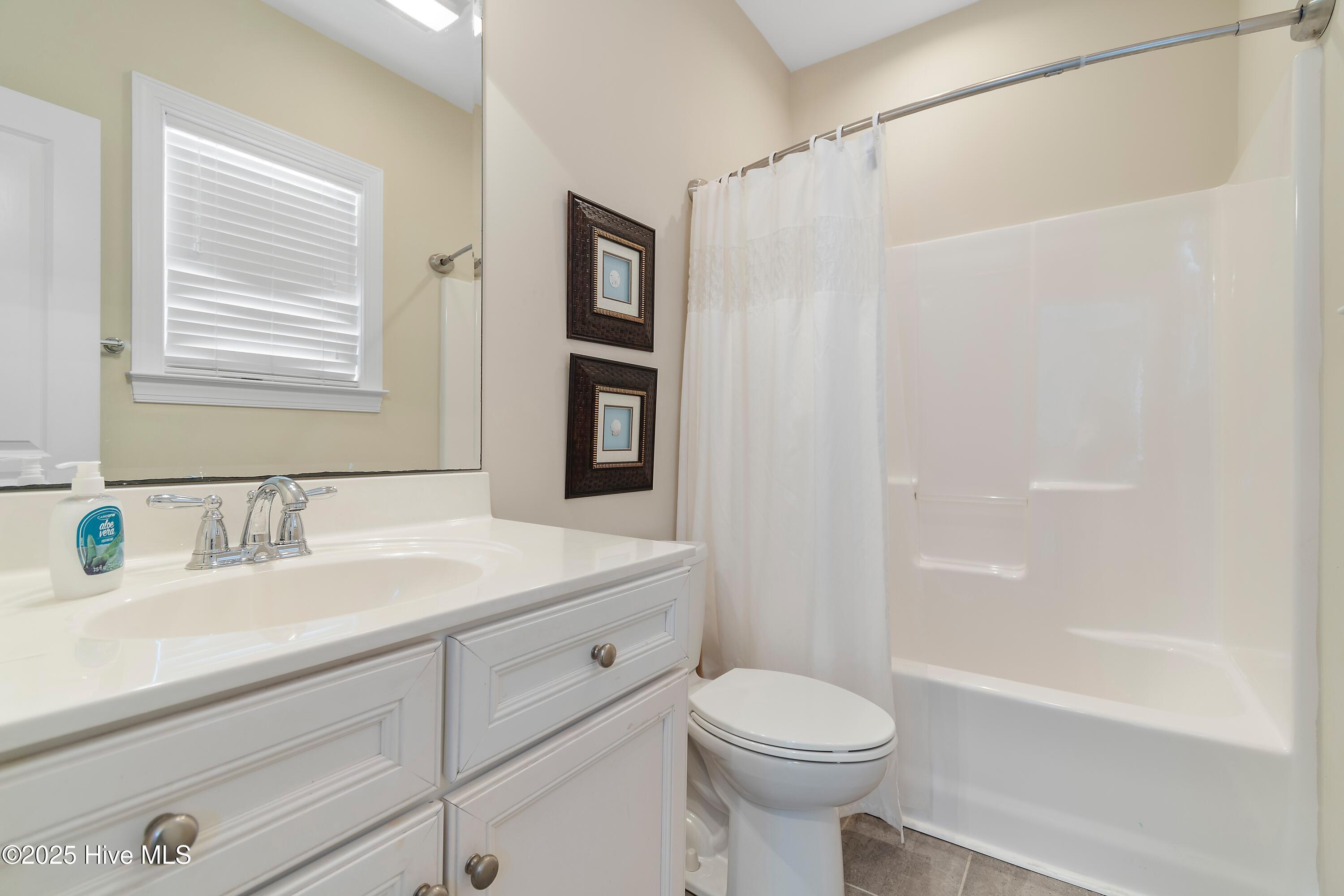 100535231 | Photo 63