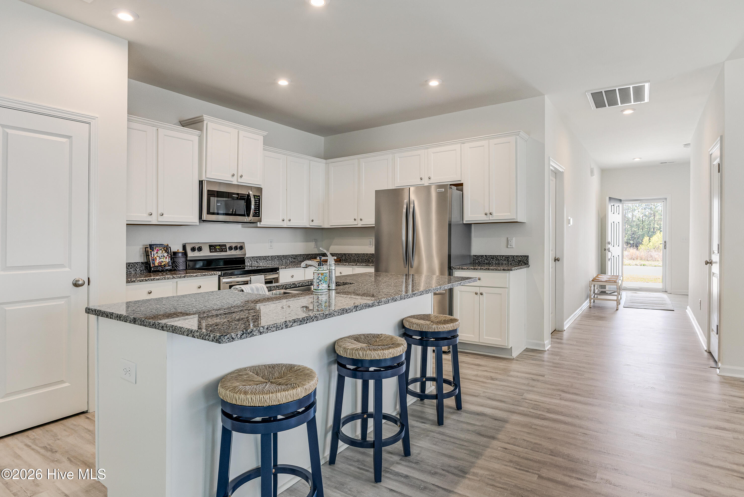 100562750 | Photo 11