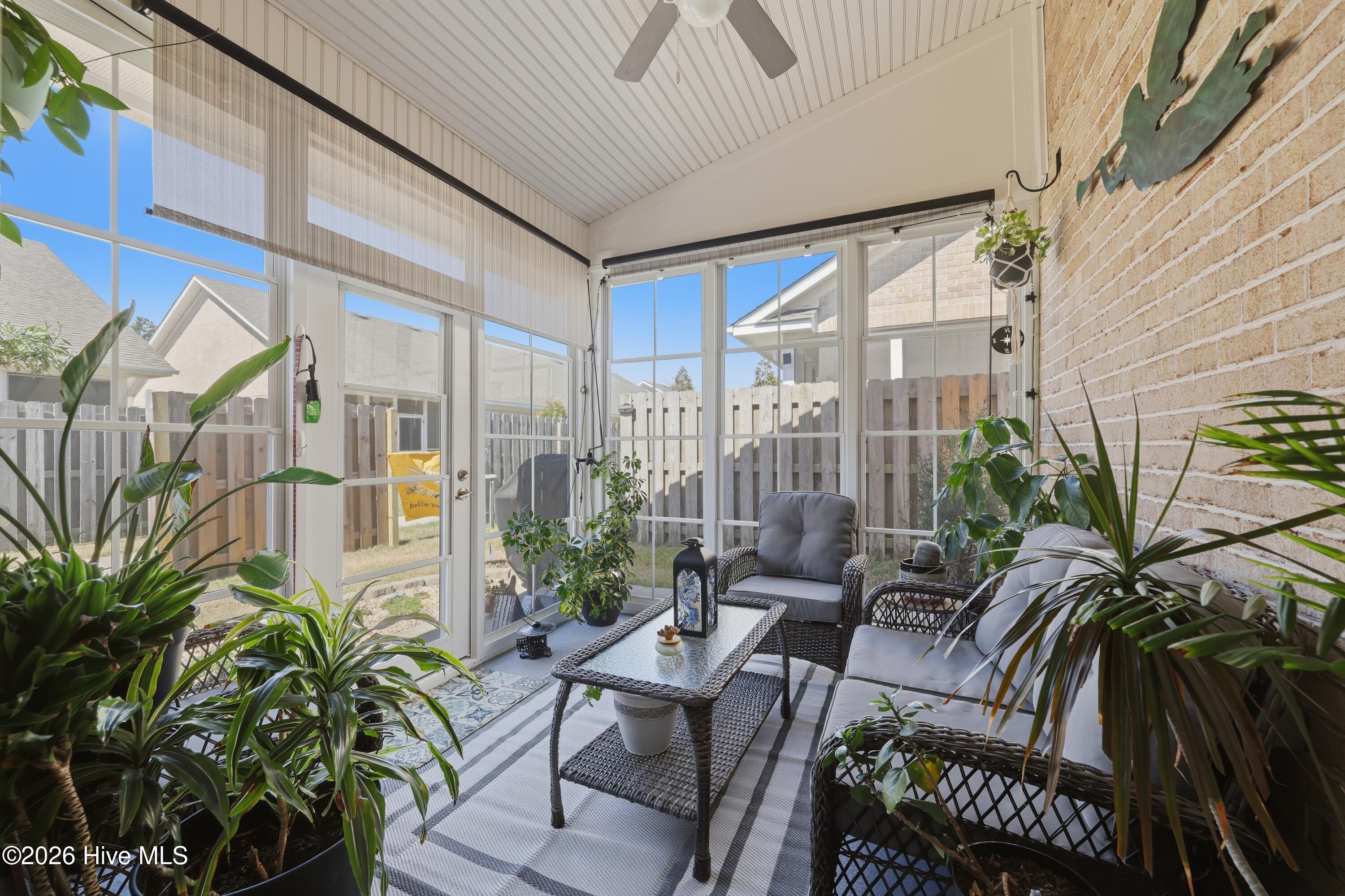 100561960 | Photo 15