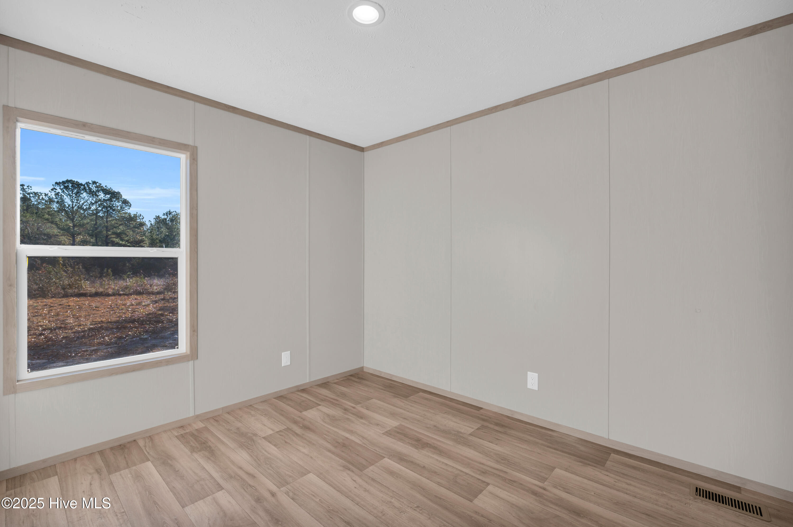 100545094 | Photo 24