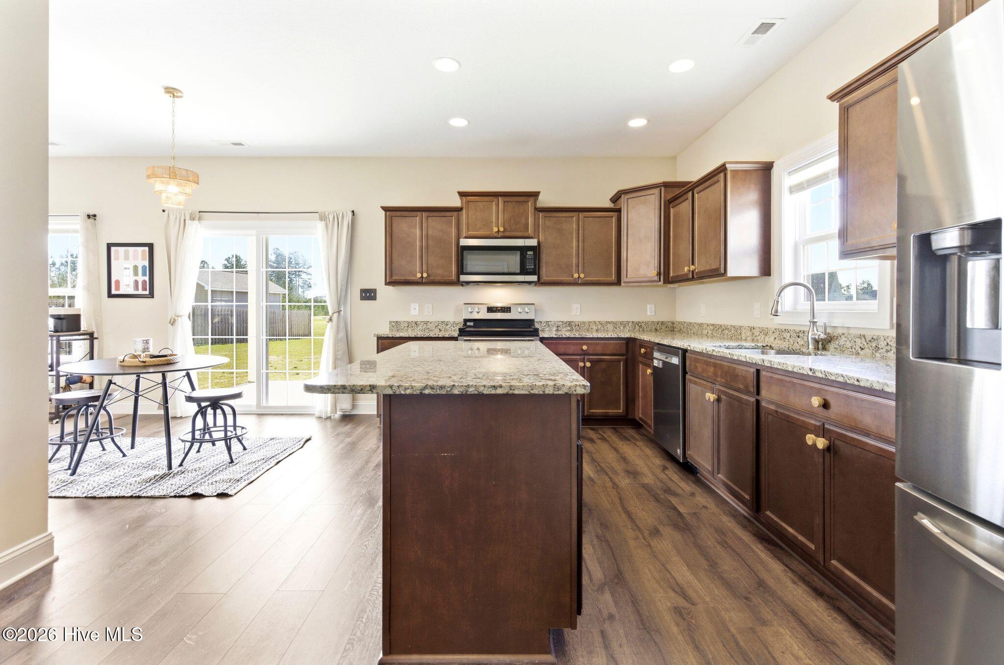 100563998 | Photo 26