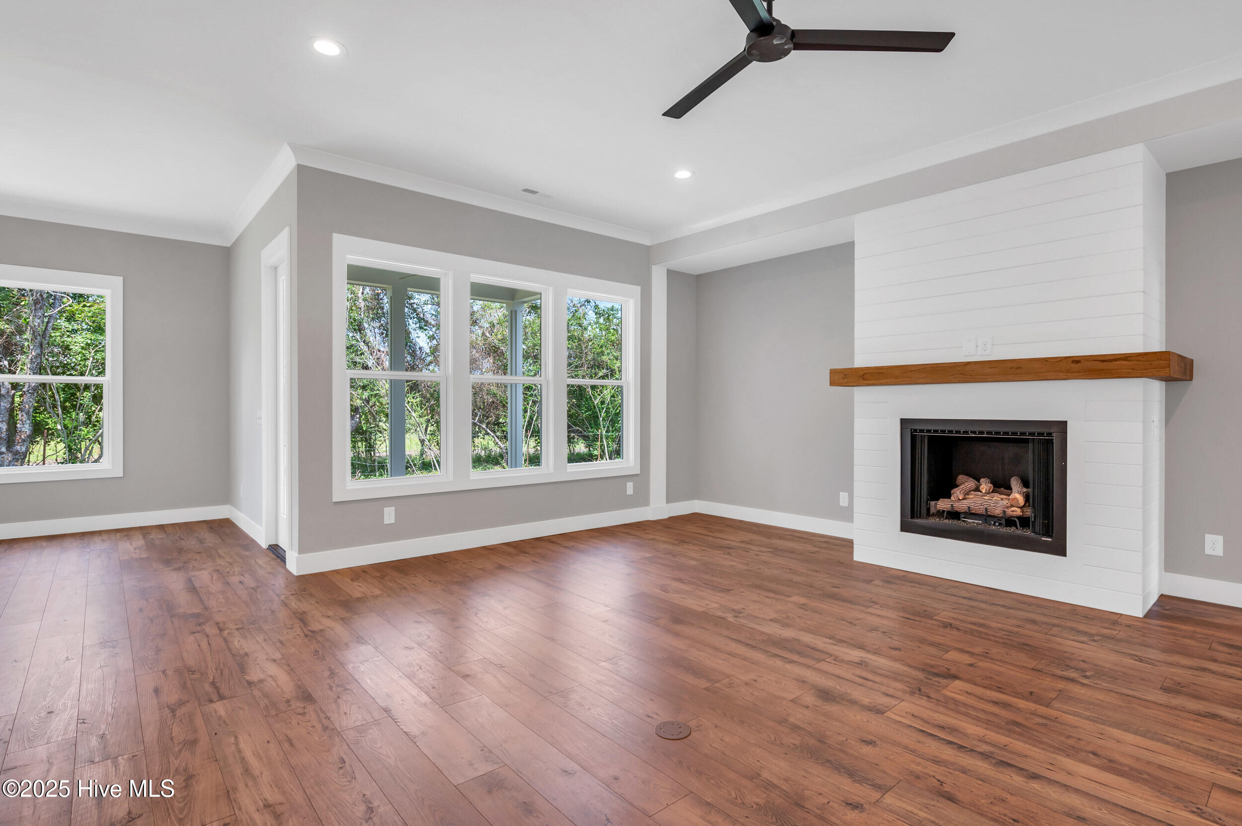 100542889 | Photo 10