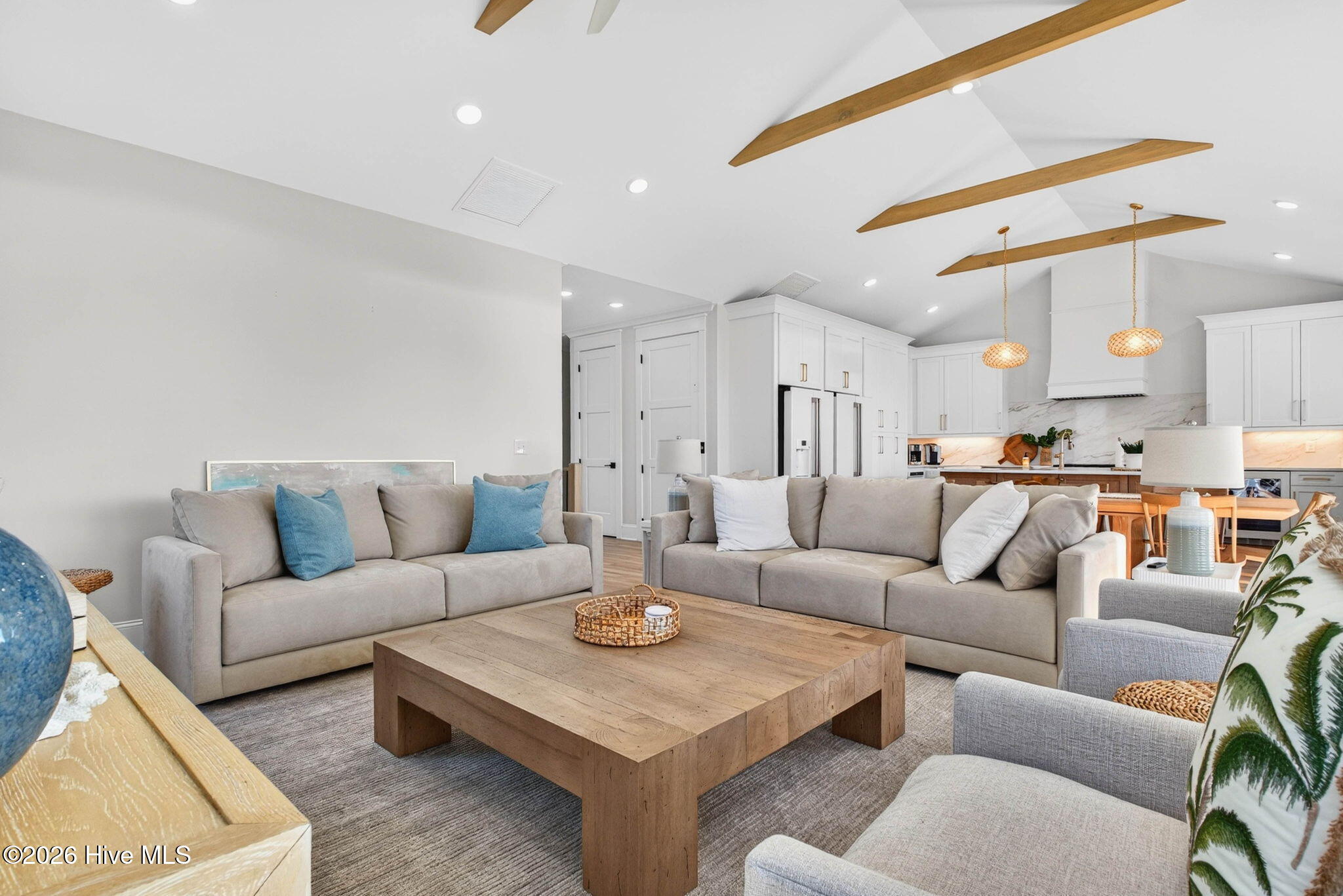 100570262 | Photo 11