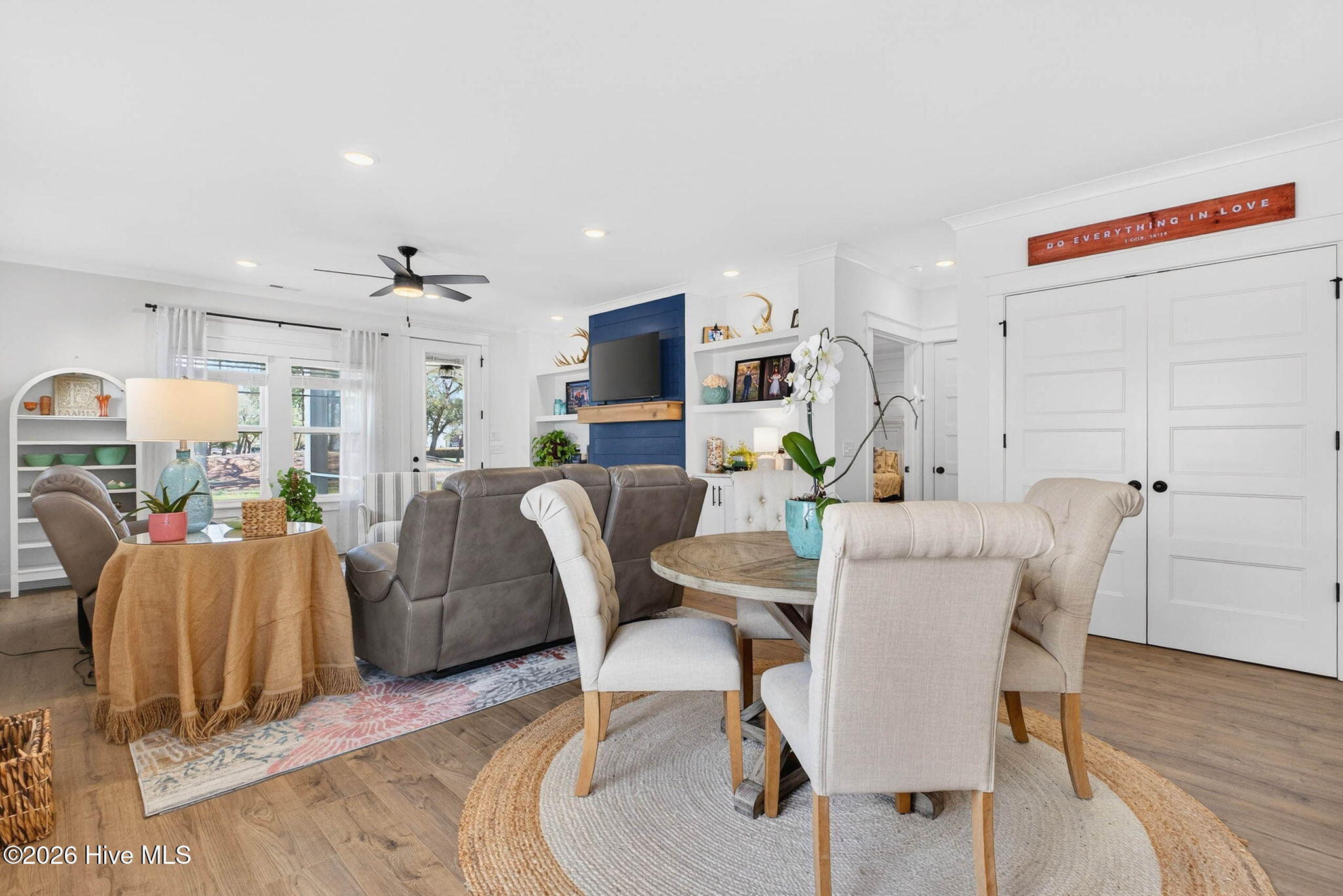 100561272 | Photo 12