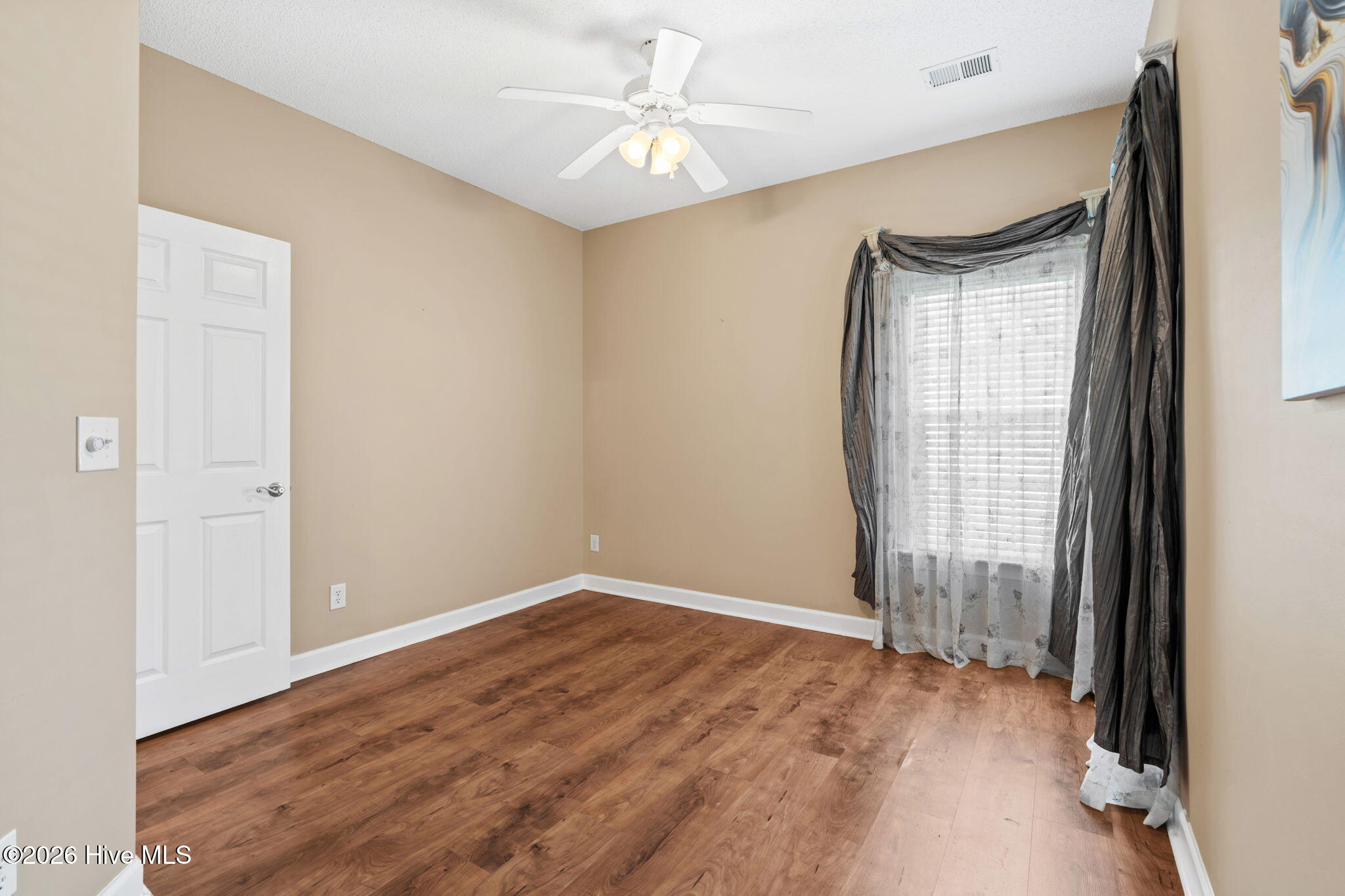 100567256 | Photo 35