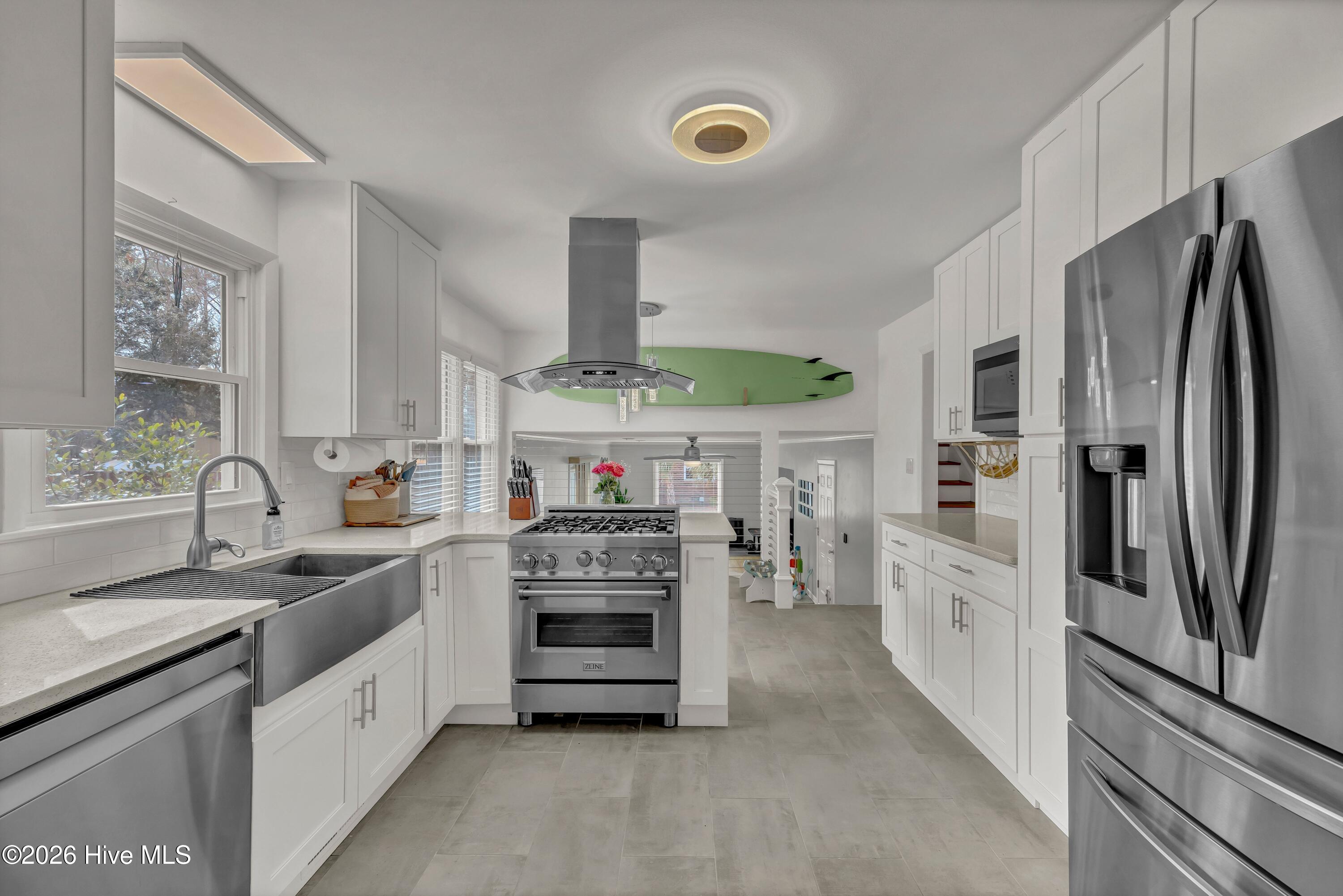 100555704 | Photo 11