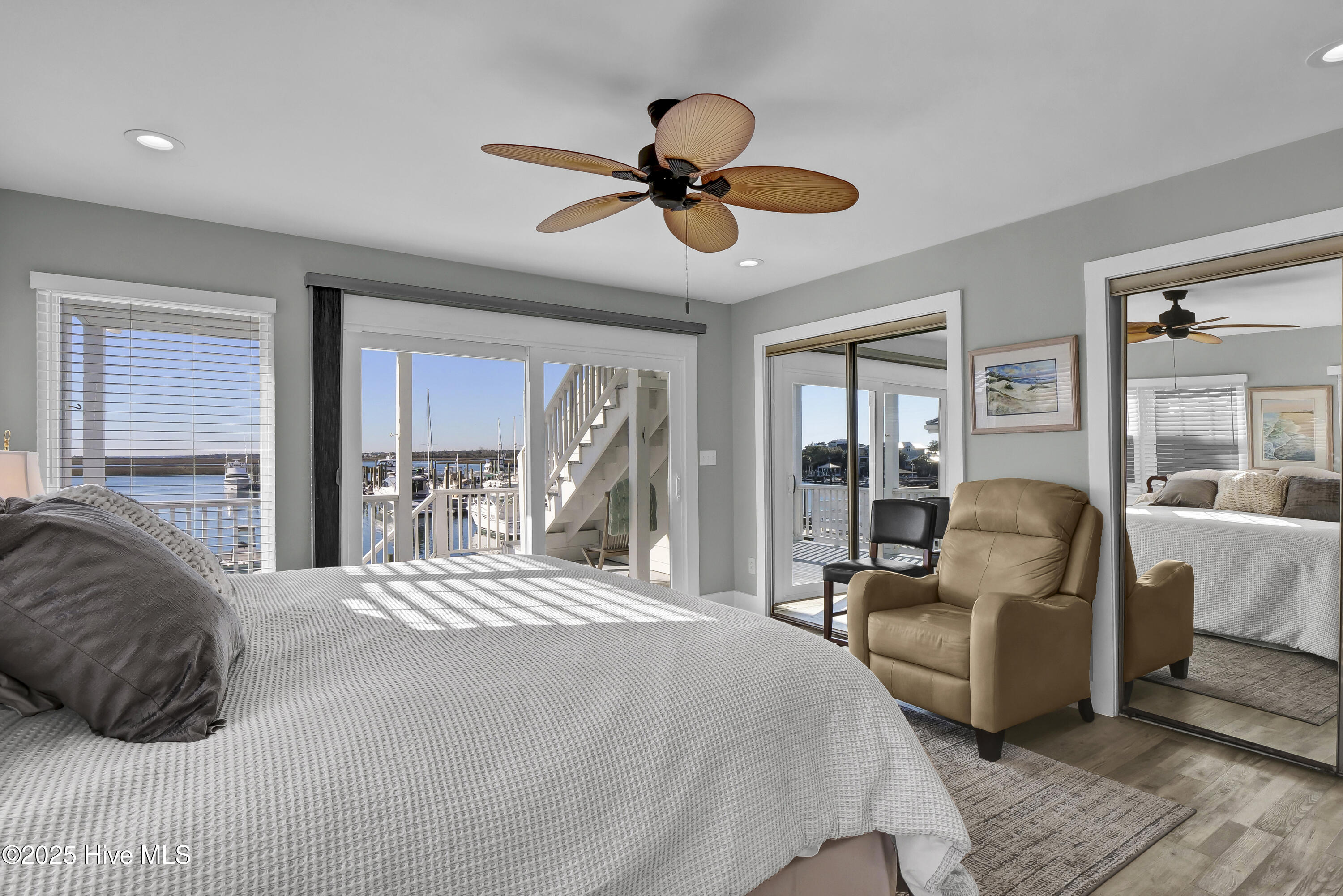 100469434 | Photo 23