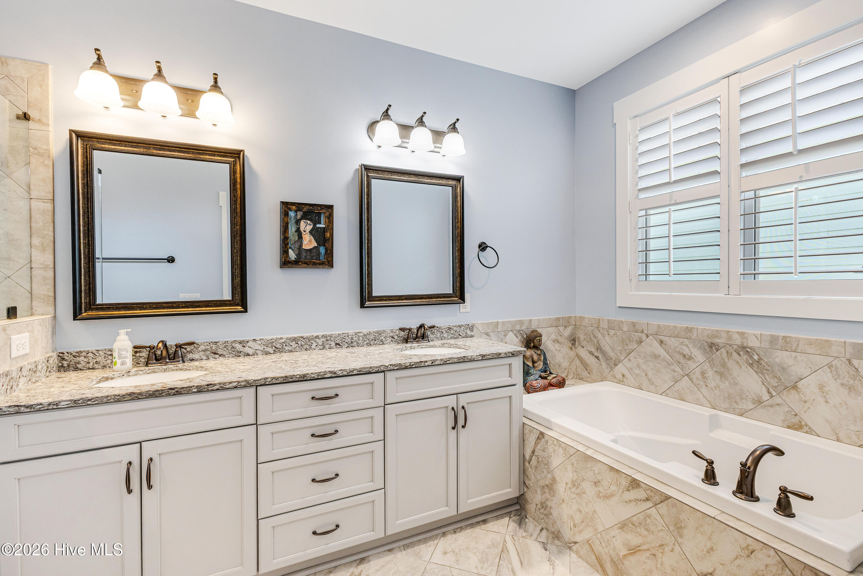 100564623 | Photo 16