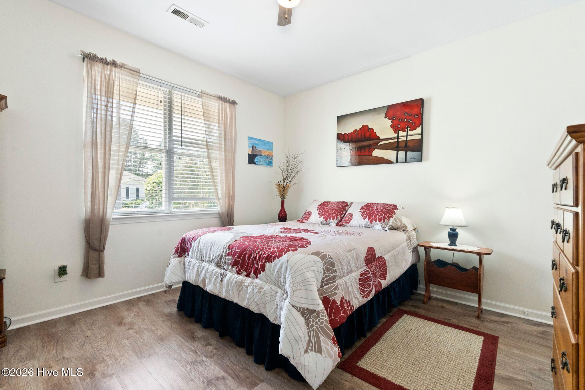 100570513 | Photo 28