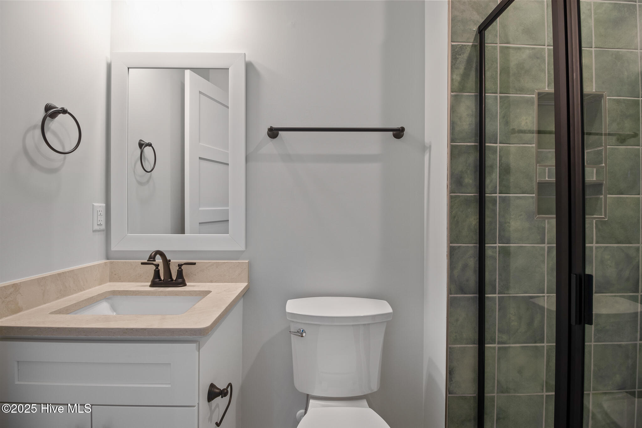 100545975 | Photo 23