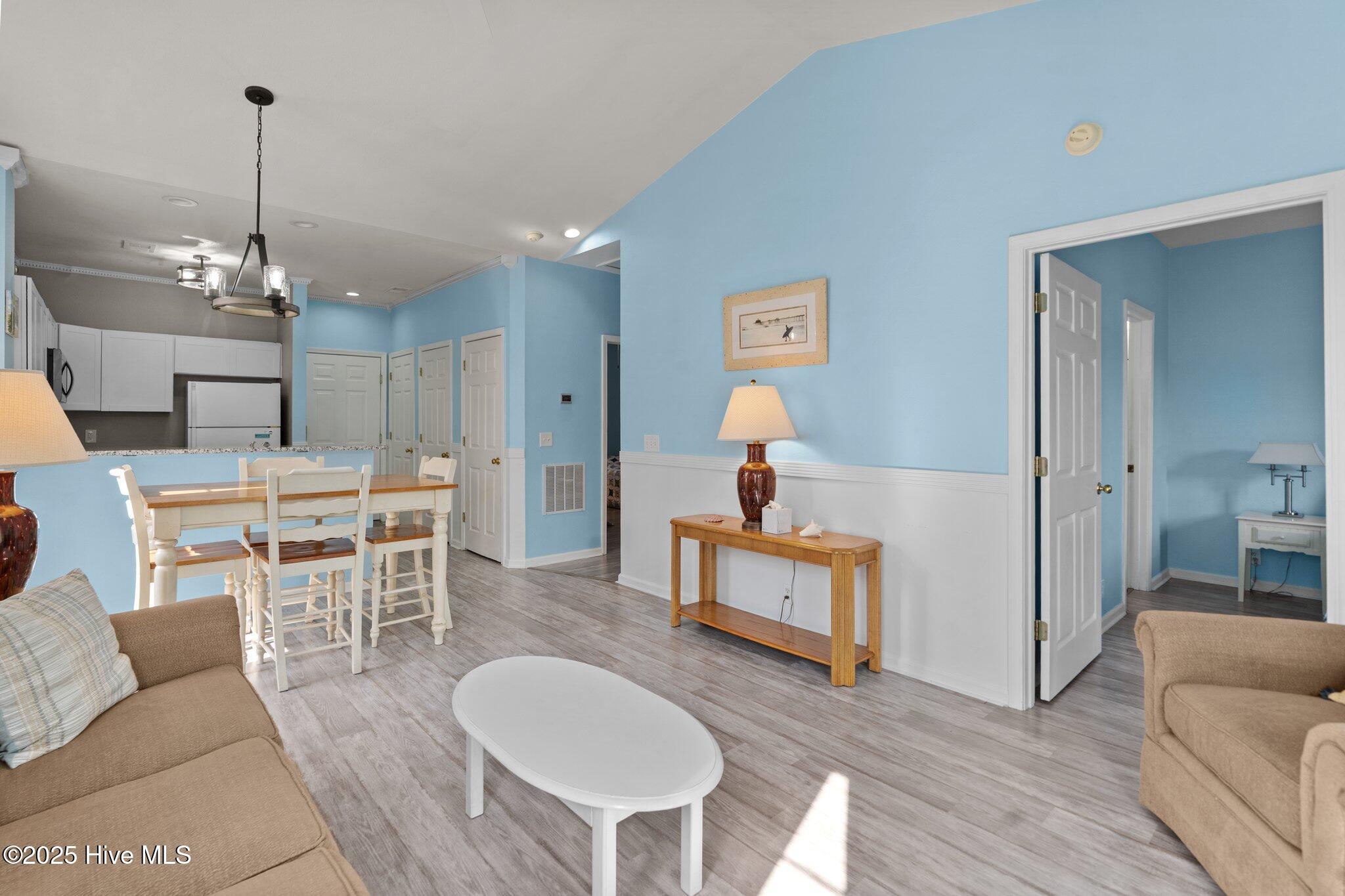 100511741 | Photo 25