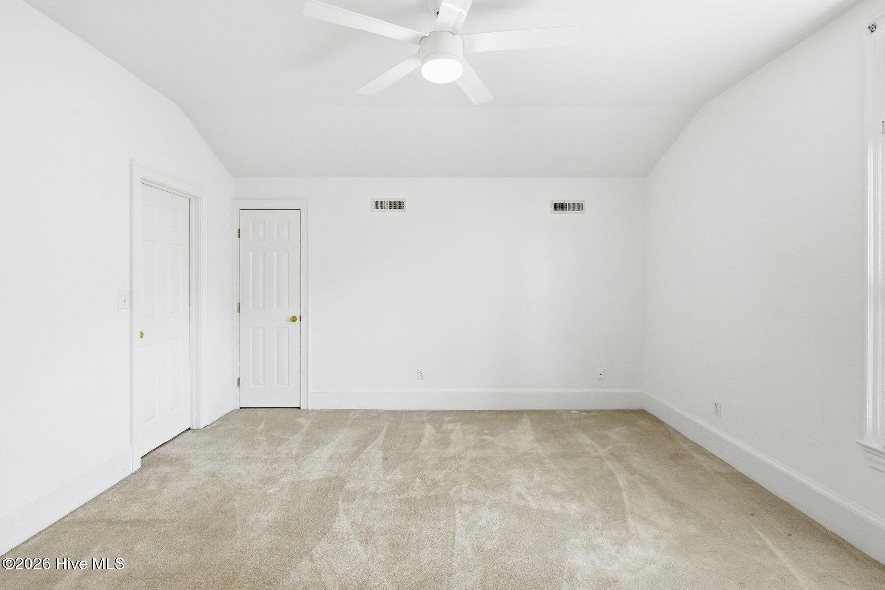 100566257 | Photo 31