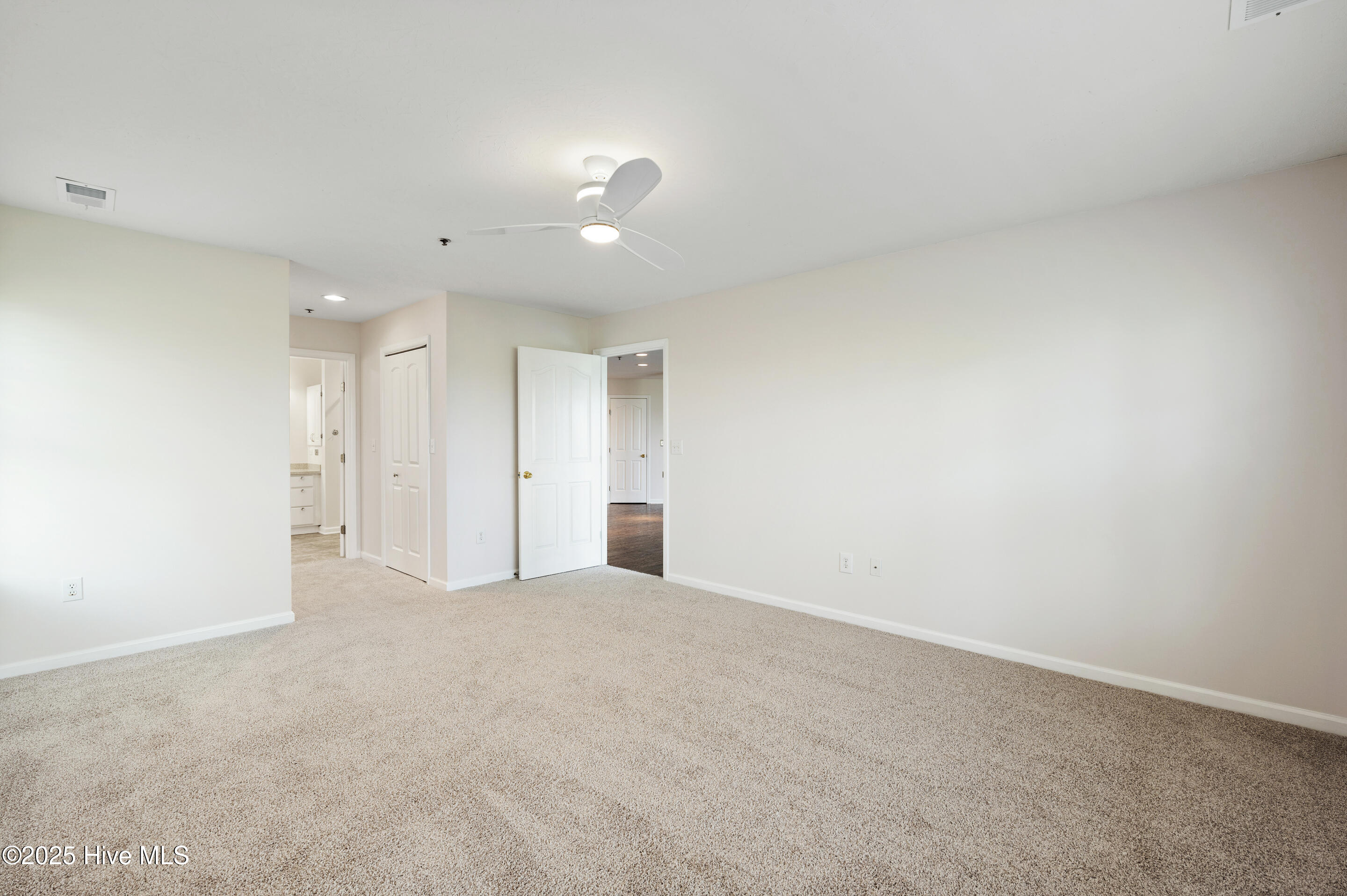 100558054 | Photo 26