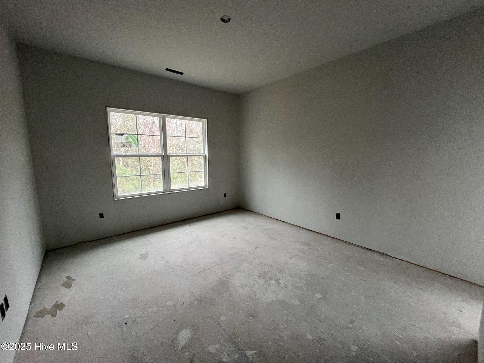 100527021 | Photo 19