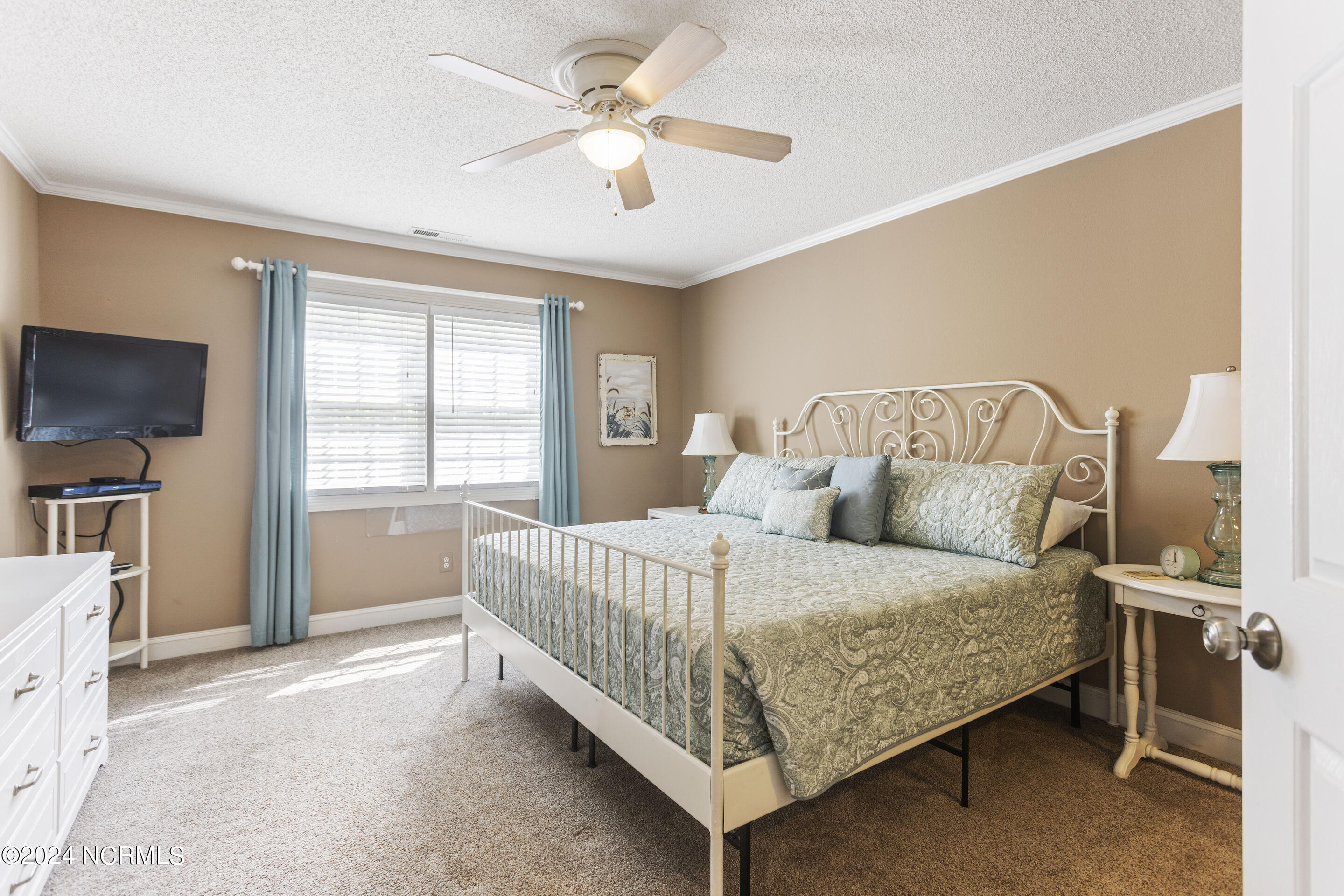 100467588 | Photo 22